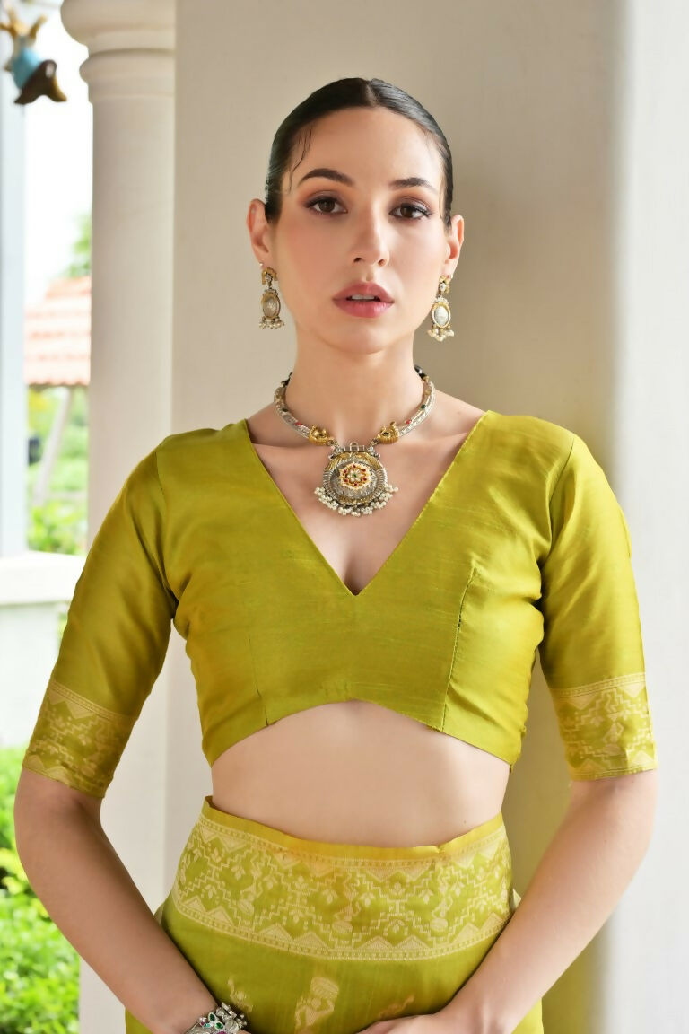 Vishnu Weaves Women's Mahendi Handloom Raw Silk Thread Weaving Saree with Blouse