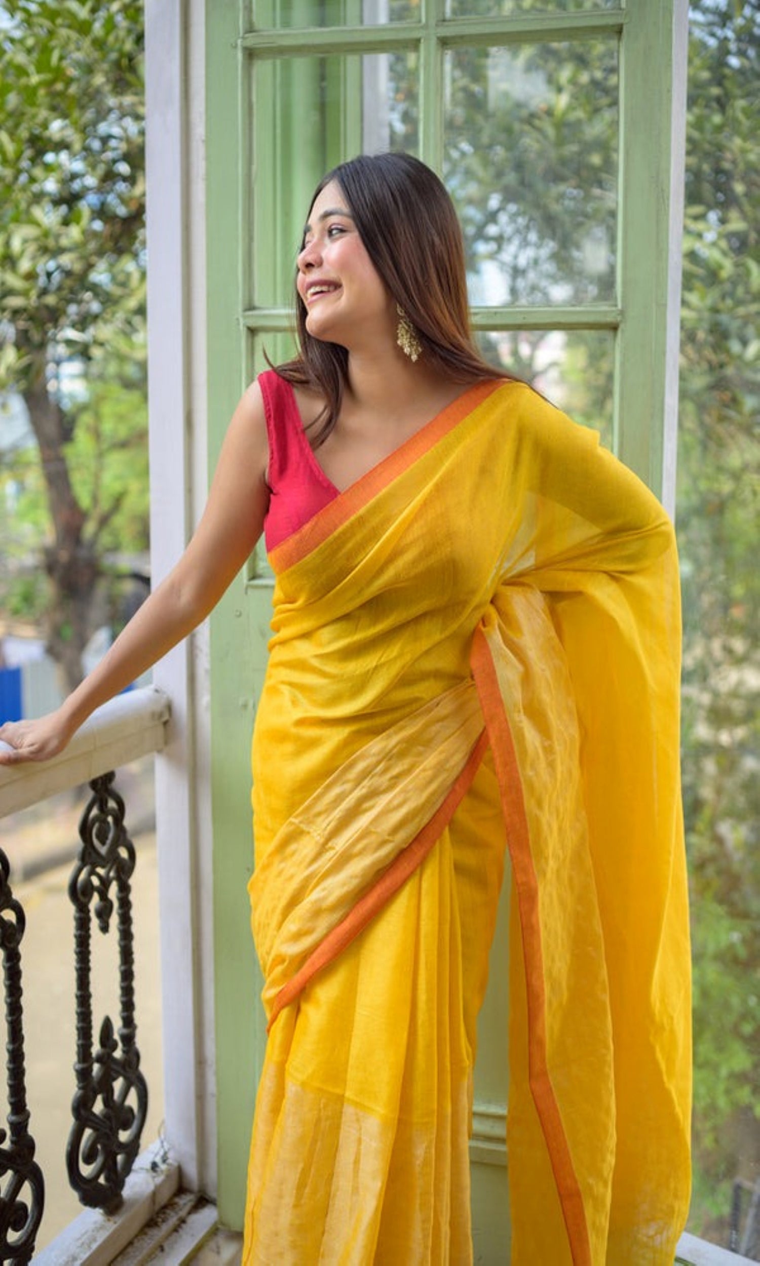 Piyari Fashion Yellow Handloom Tissue Saree