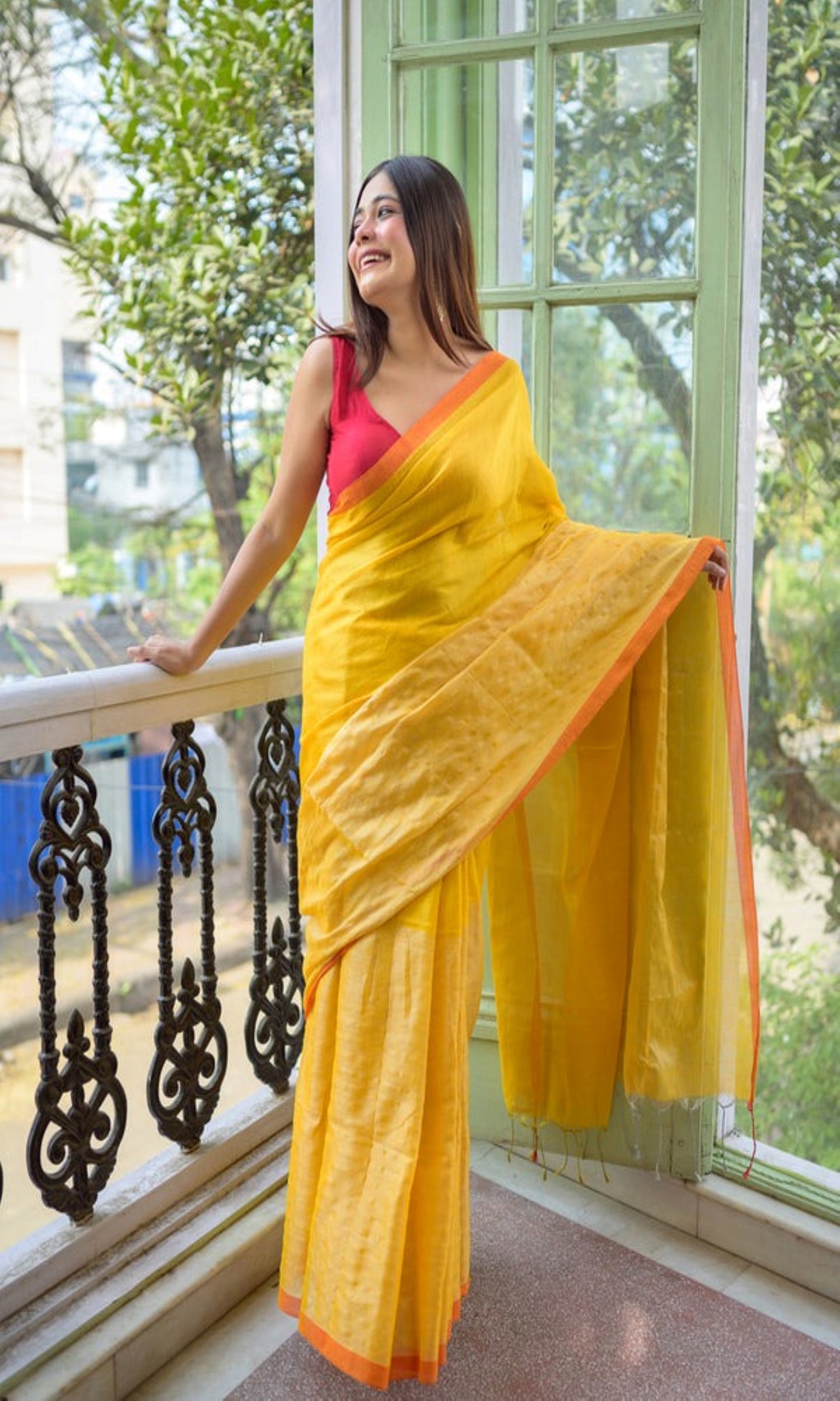 Piyari Fashion Yellow Handloom Tissue Saree