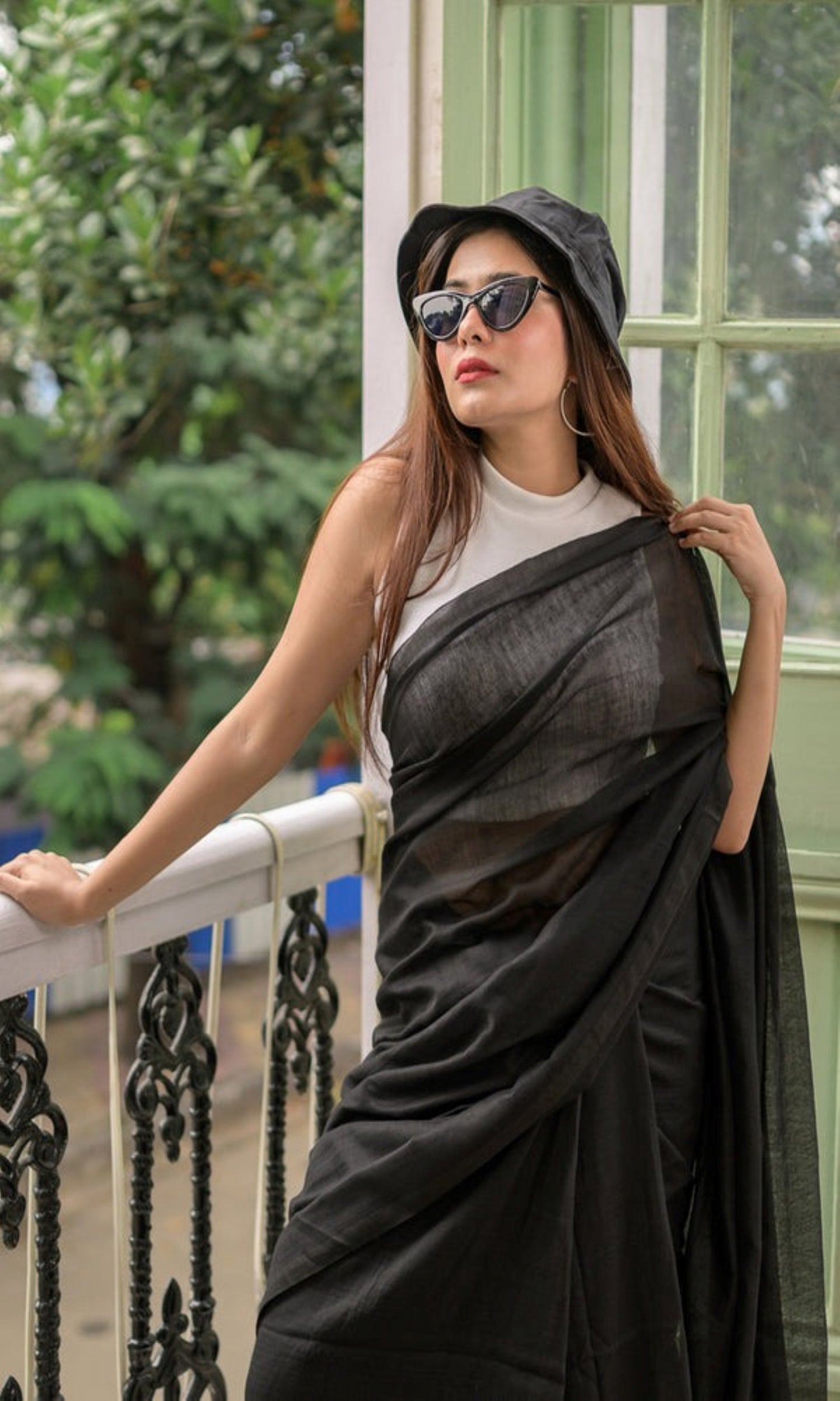 Piyari Fashion Handloom Black Cotton Saree