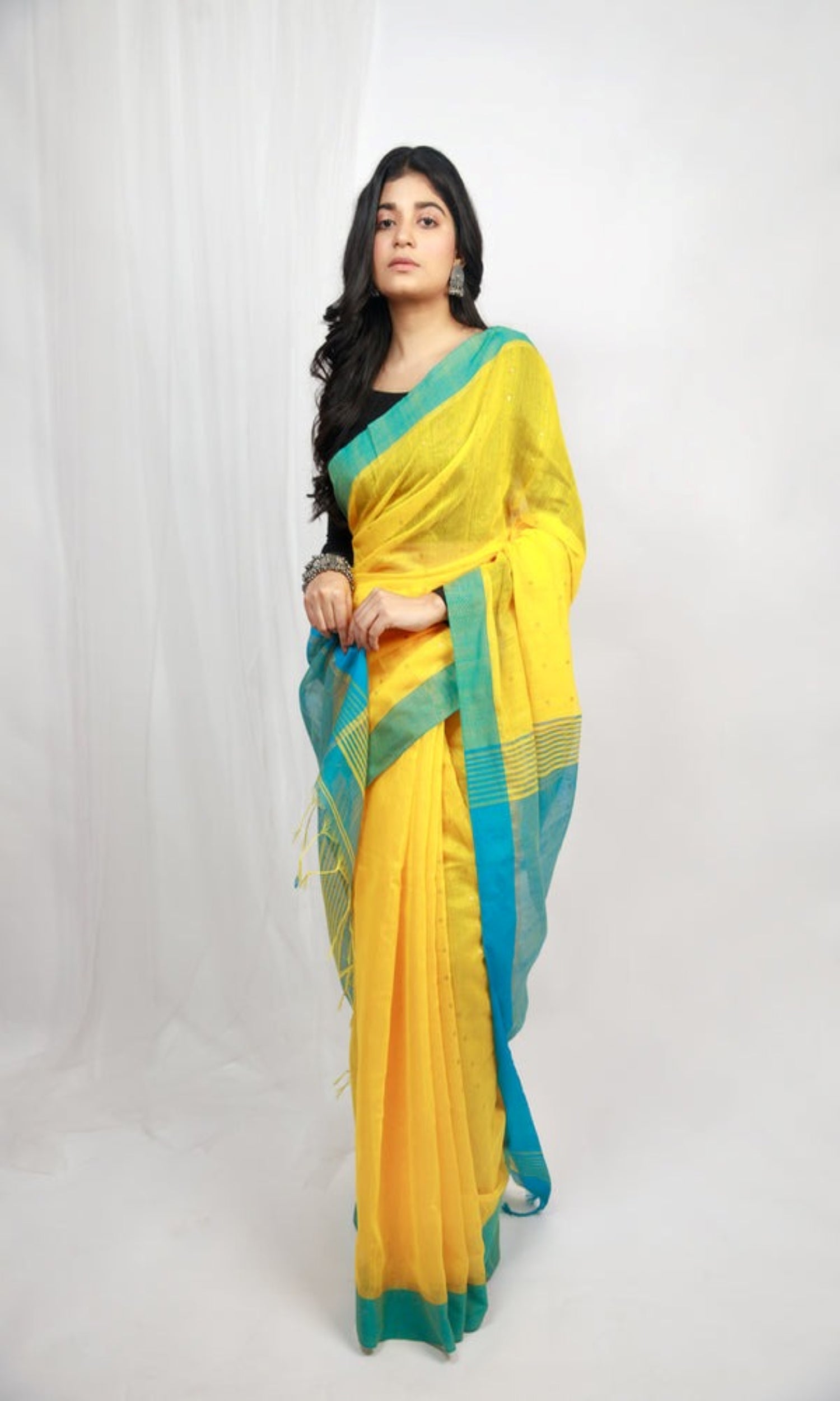 Piyari Fashion Handloom Cotton Blend Yellow Sequin Saree