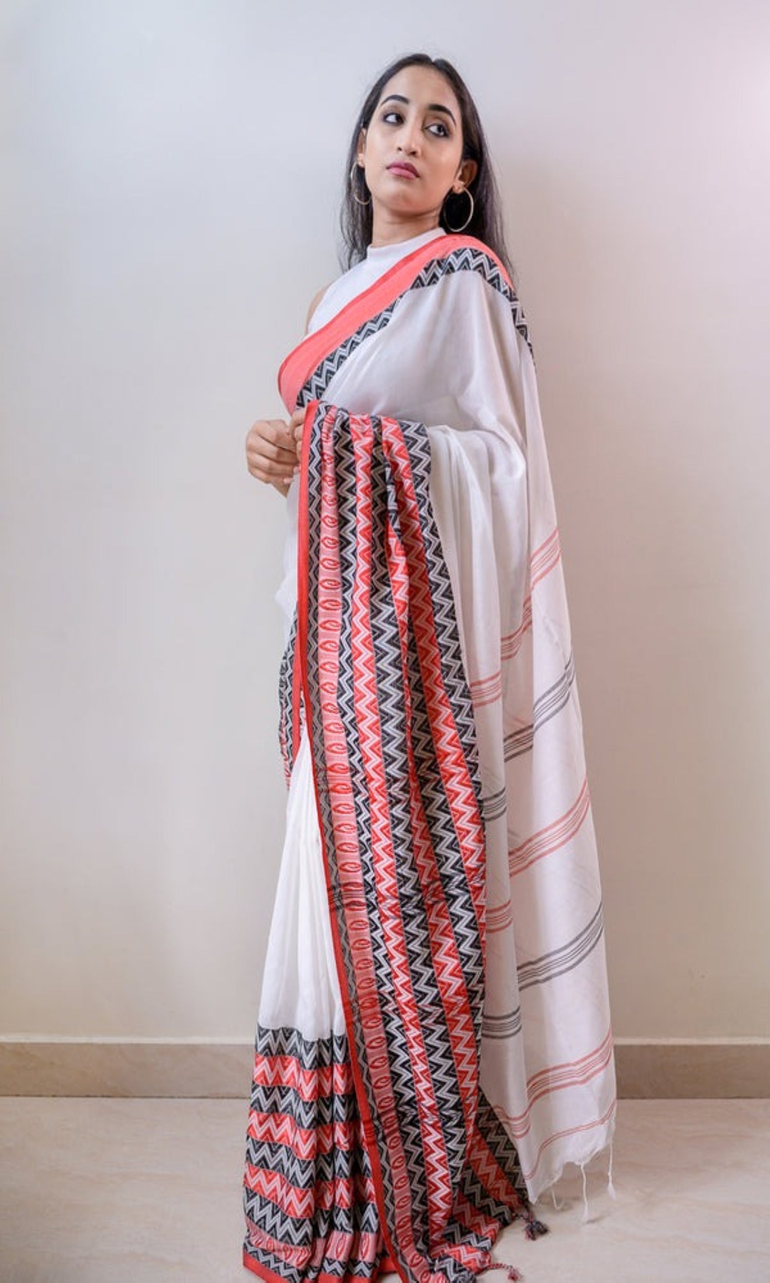 Piyari Fashion Handloom White Cotton Begampuri Saree