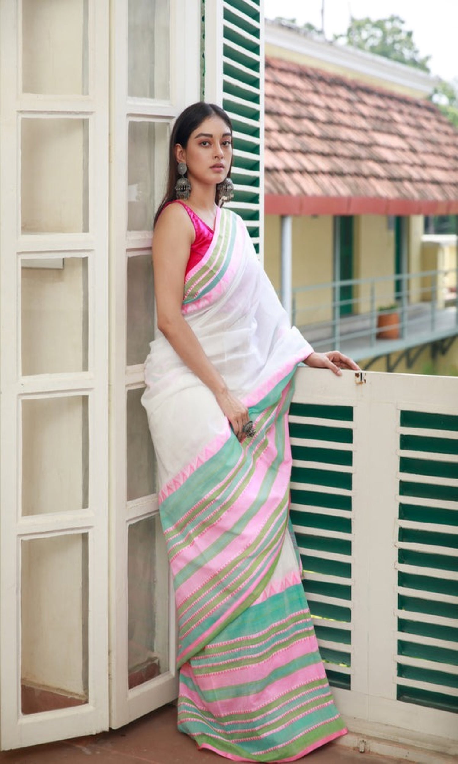 Piyari Fashion Handloom White Cotton Begampuri Saree