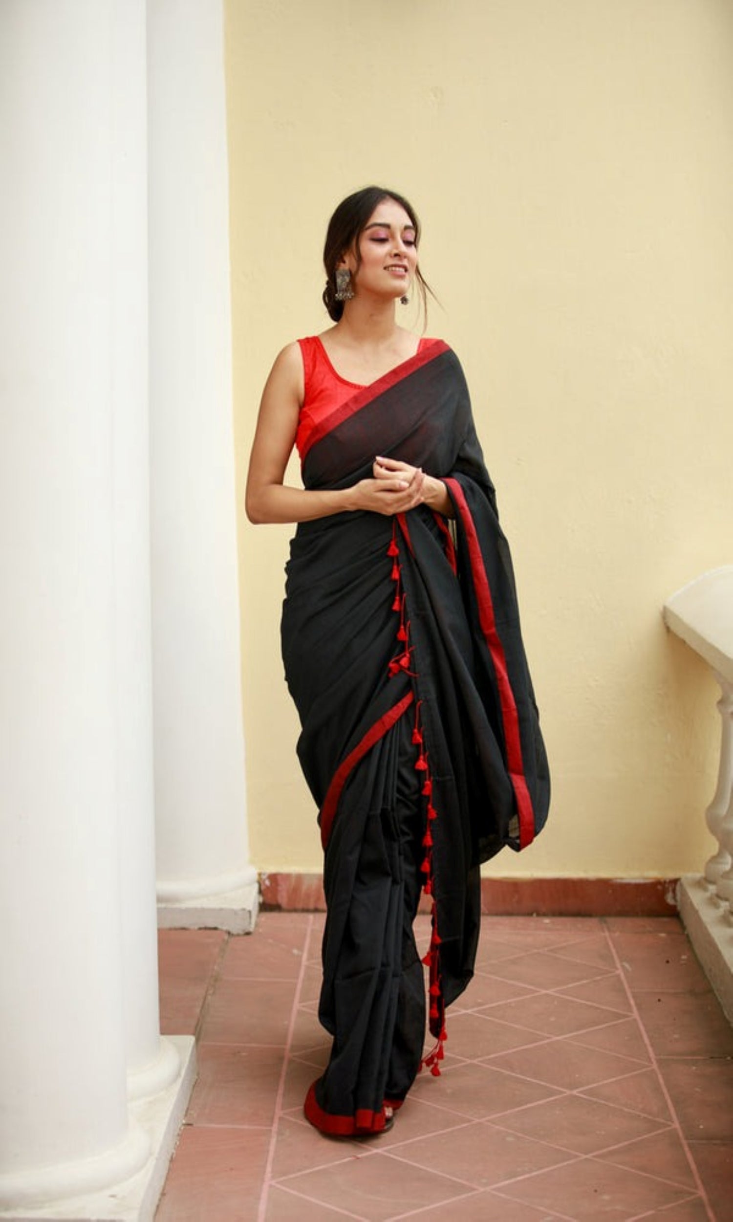Piyari Fashion Handloom Black Cotton Saree