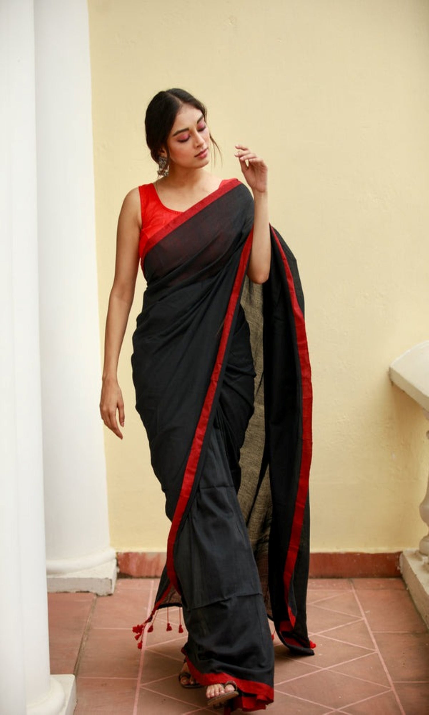 Piyari Fashion Handloom Black Cotton Saree