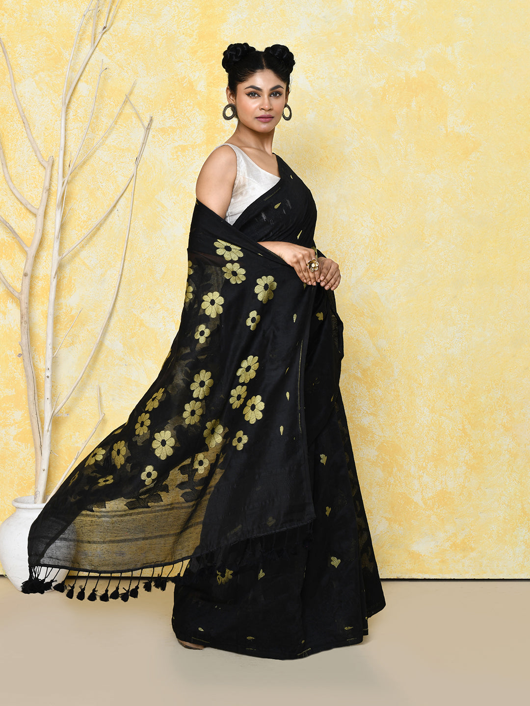 Piyari Fashion Women's Black Cotton Silk Jamdani Saree