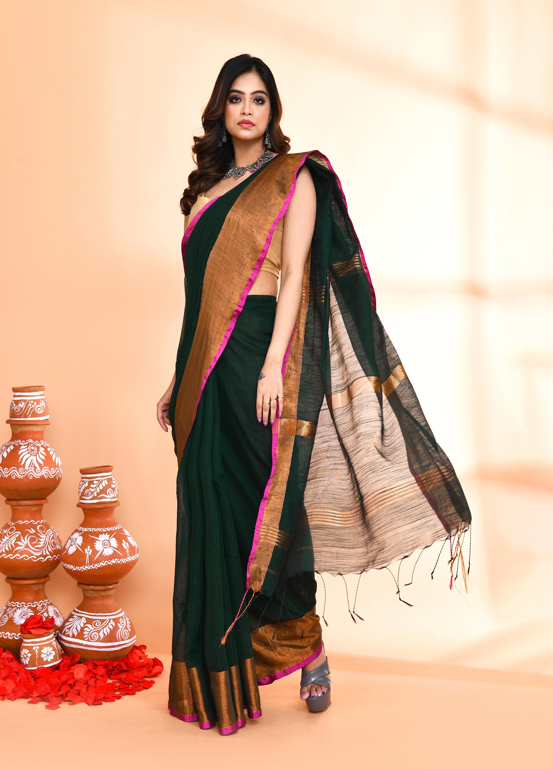 Piyari Fashion Women`s Cotton Blend Dark Green Handloom Saree With Blouse