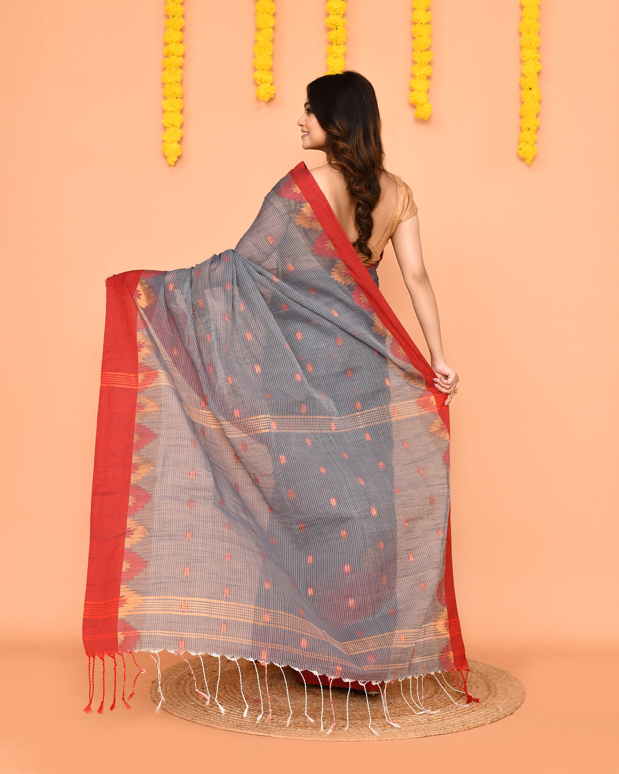 Piyari Fashion Women's Grey Cotton Blend Handloom Saree With Red Temple Border