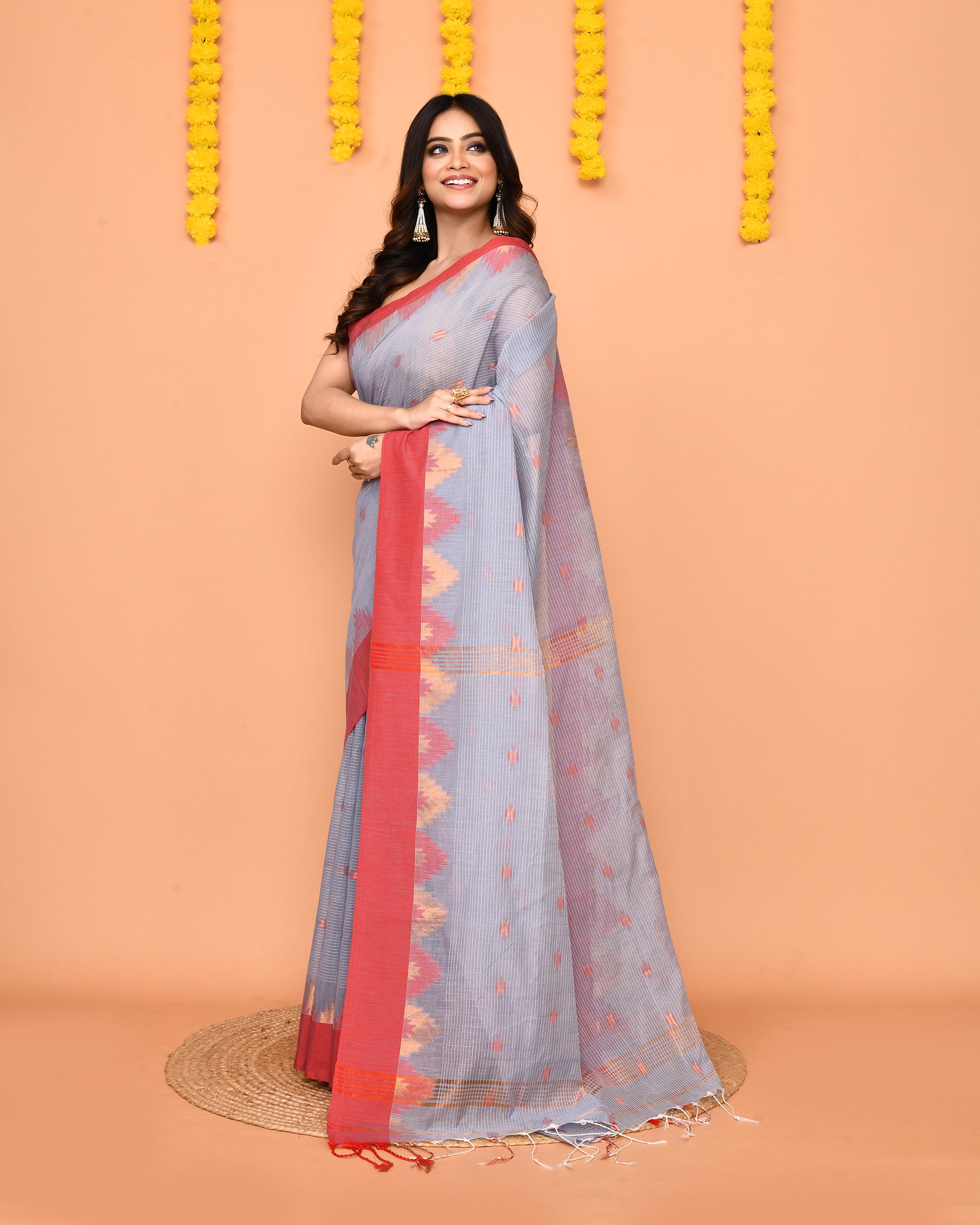 Piyari Fashion Women's Sky Blue Cotton Blend Handloom Saree With Red Temple Border