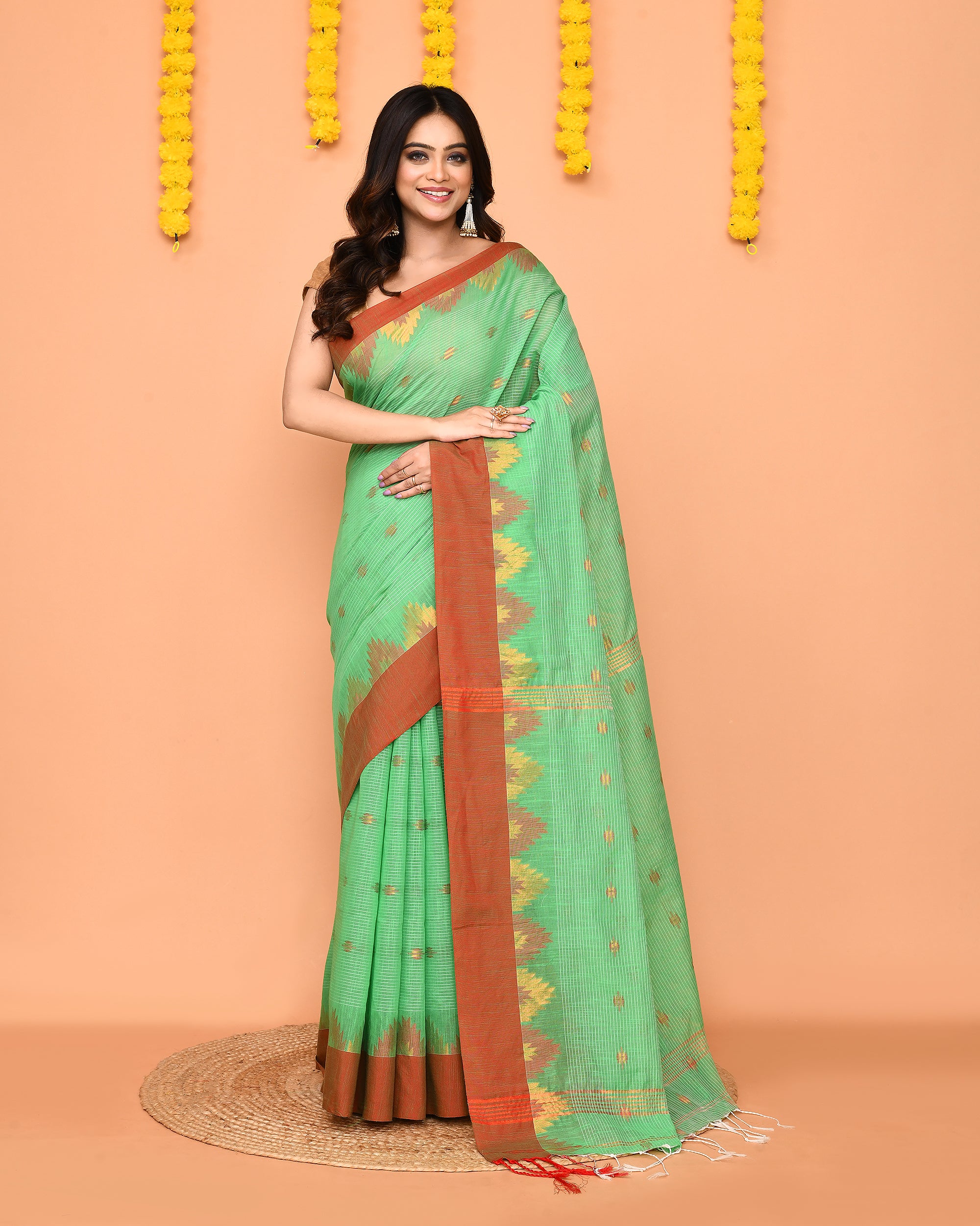 Piyari Fashion Women's Green Cotton Blend Handloom Saree With Red Temple Border