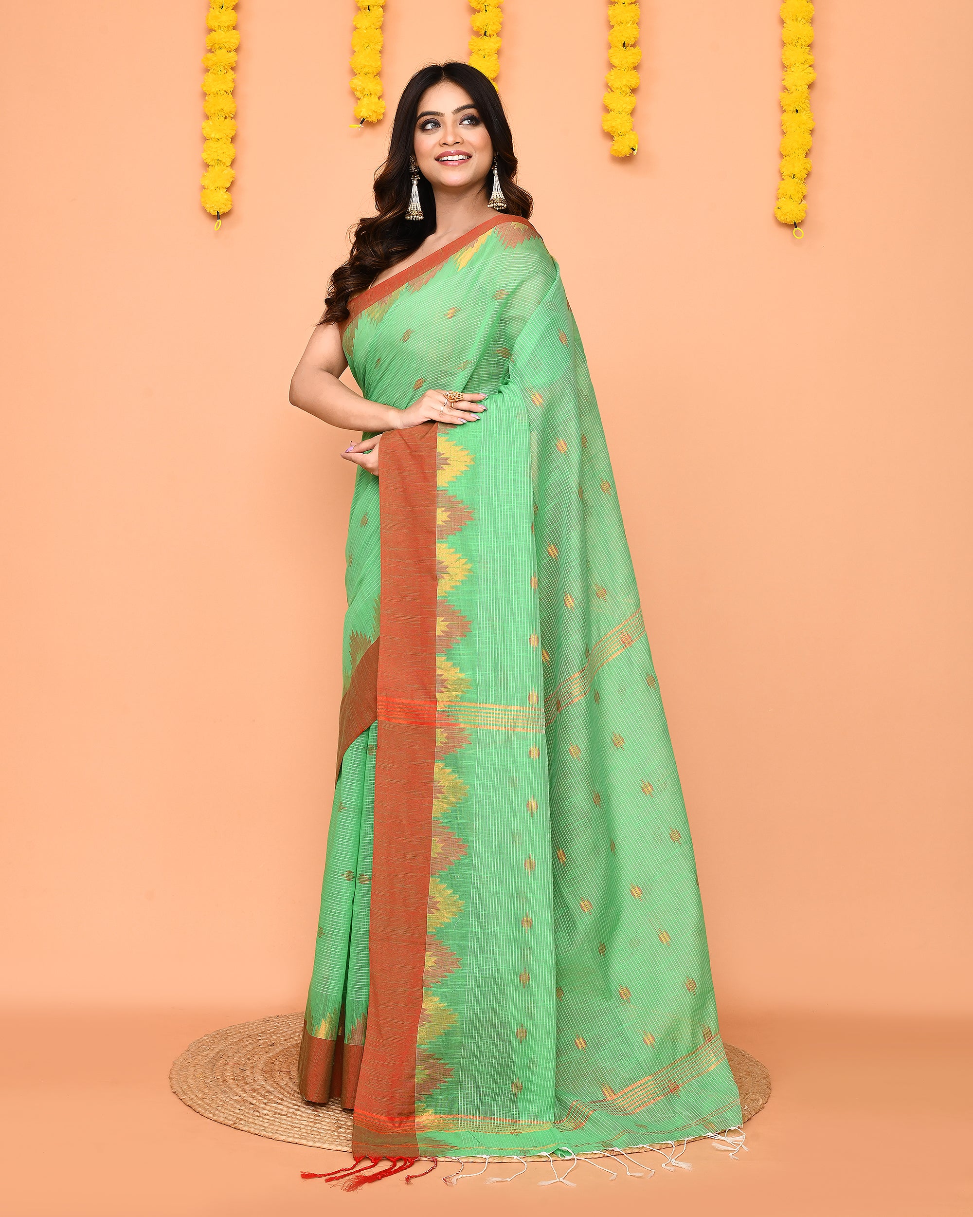 Piyari Fashion Women's Green Cotton Blend Handloom Saree With Red Temple Border