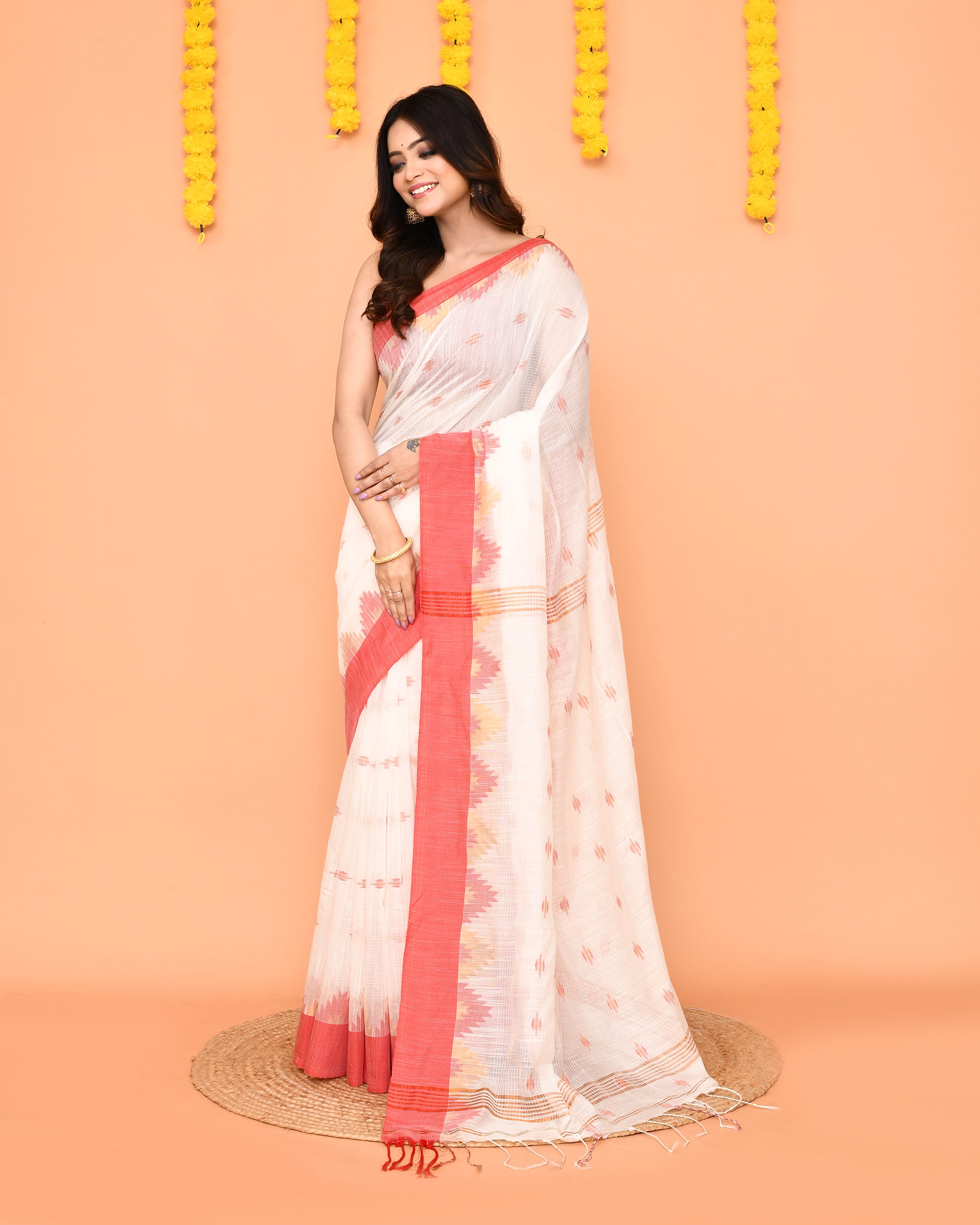 Piyari Fashion Women's White Cotton Blend Handloom Saree With Red Temple Border