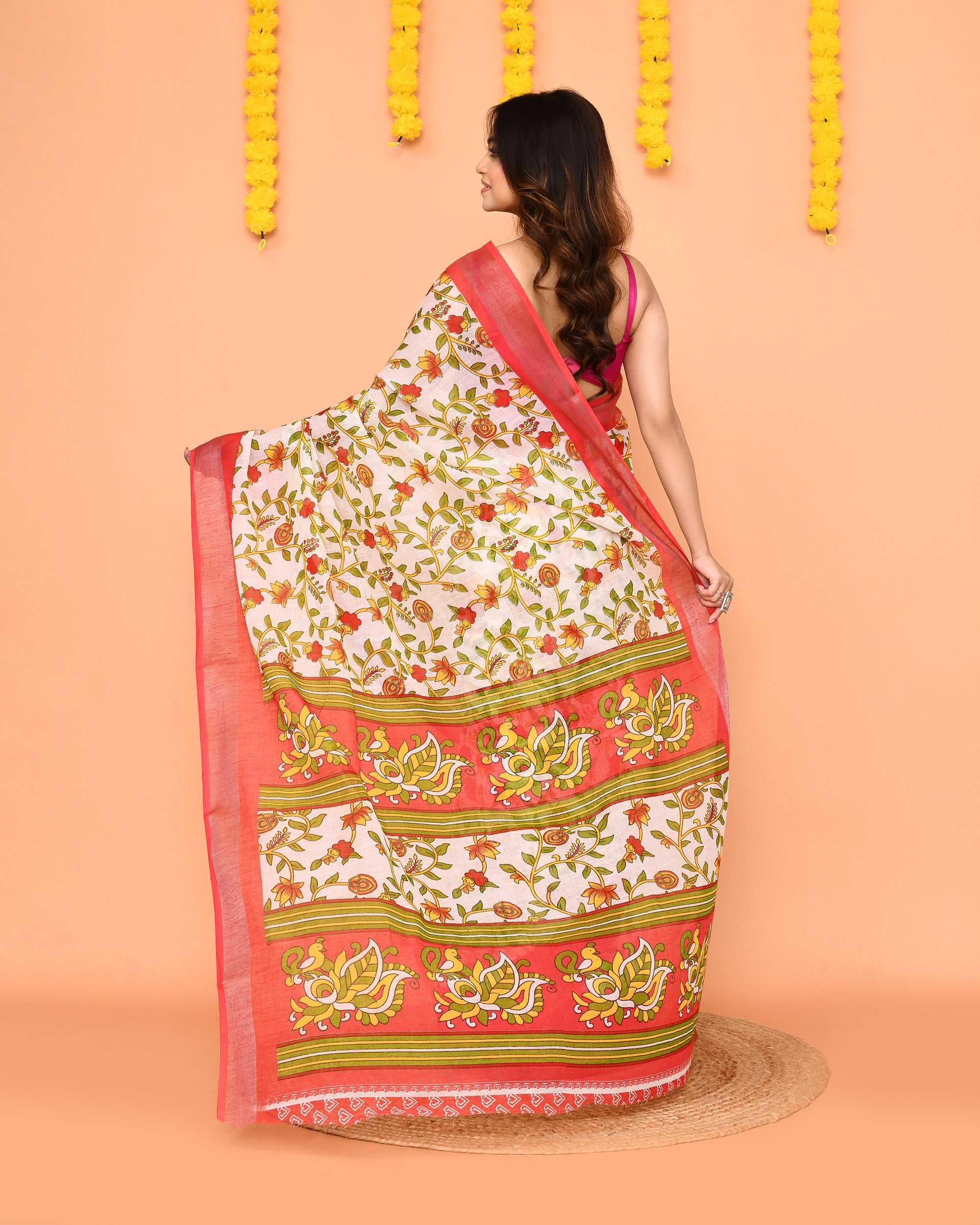 Piyari Fashion Women's Off White Printed Cotton Saree With Zari Border