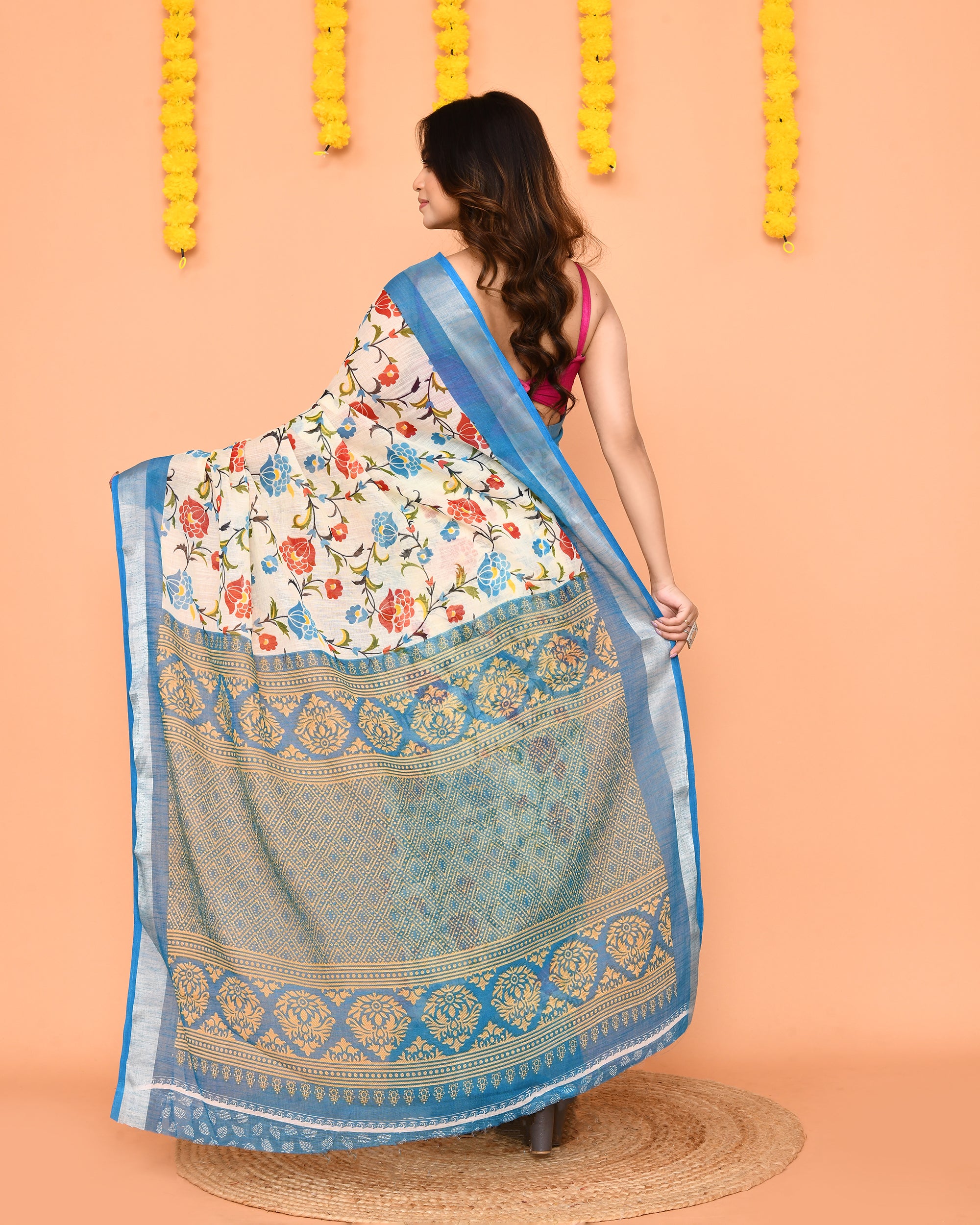 Piyari Fashion Women's Off White Printed Cotton Saree With Zari Border
