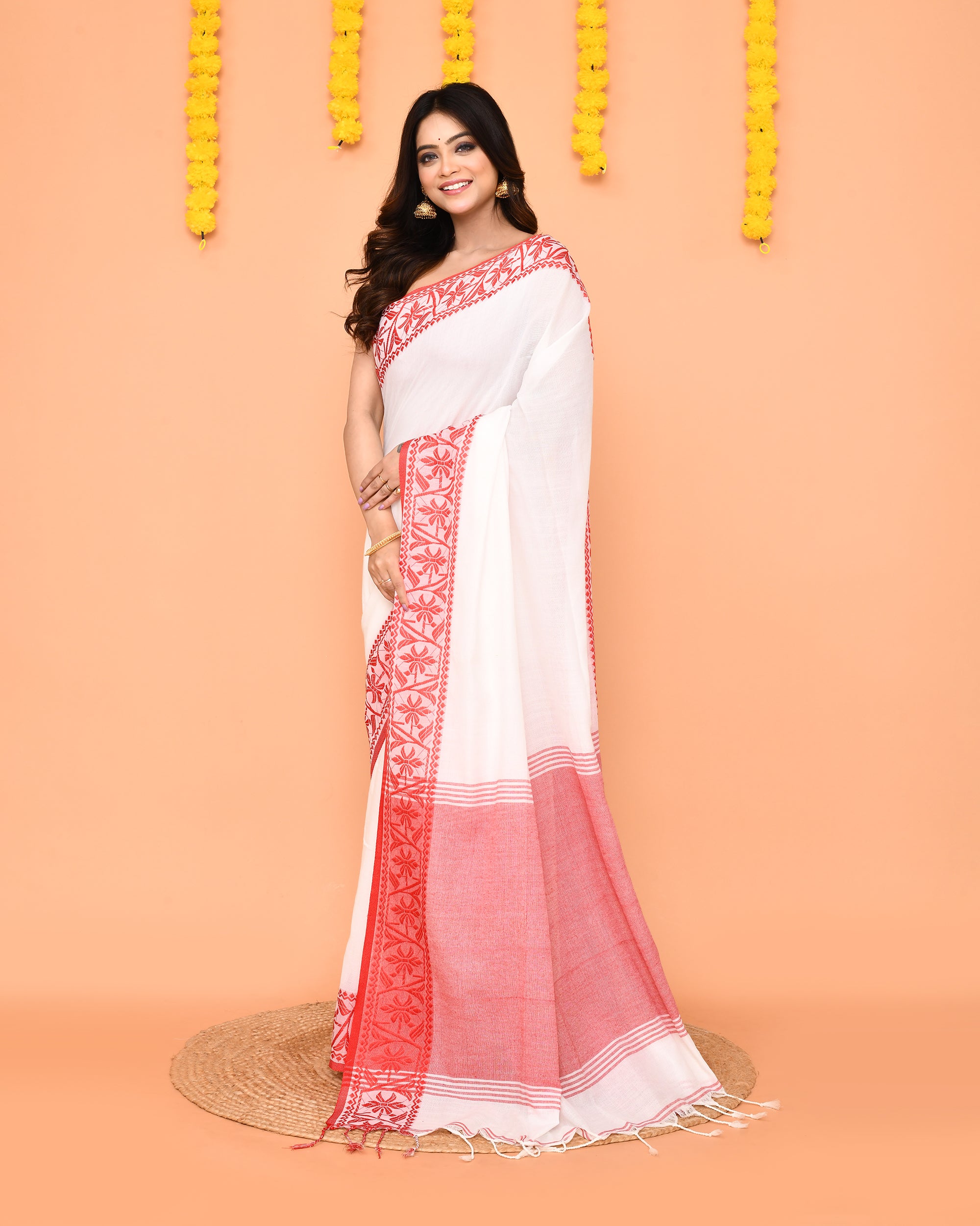 Piyari Fashion Women's White Cotton Handloom Saree