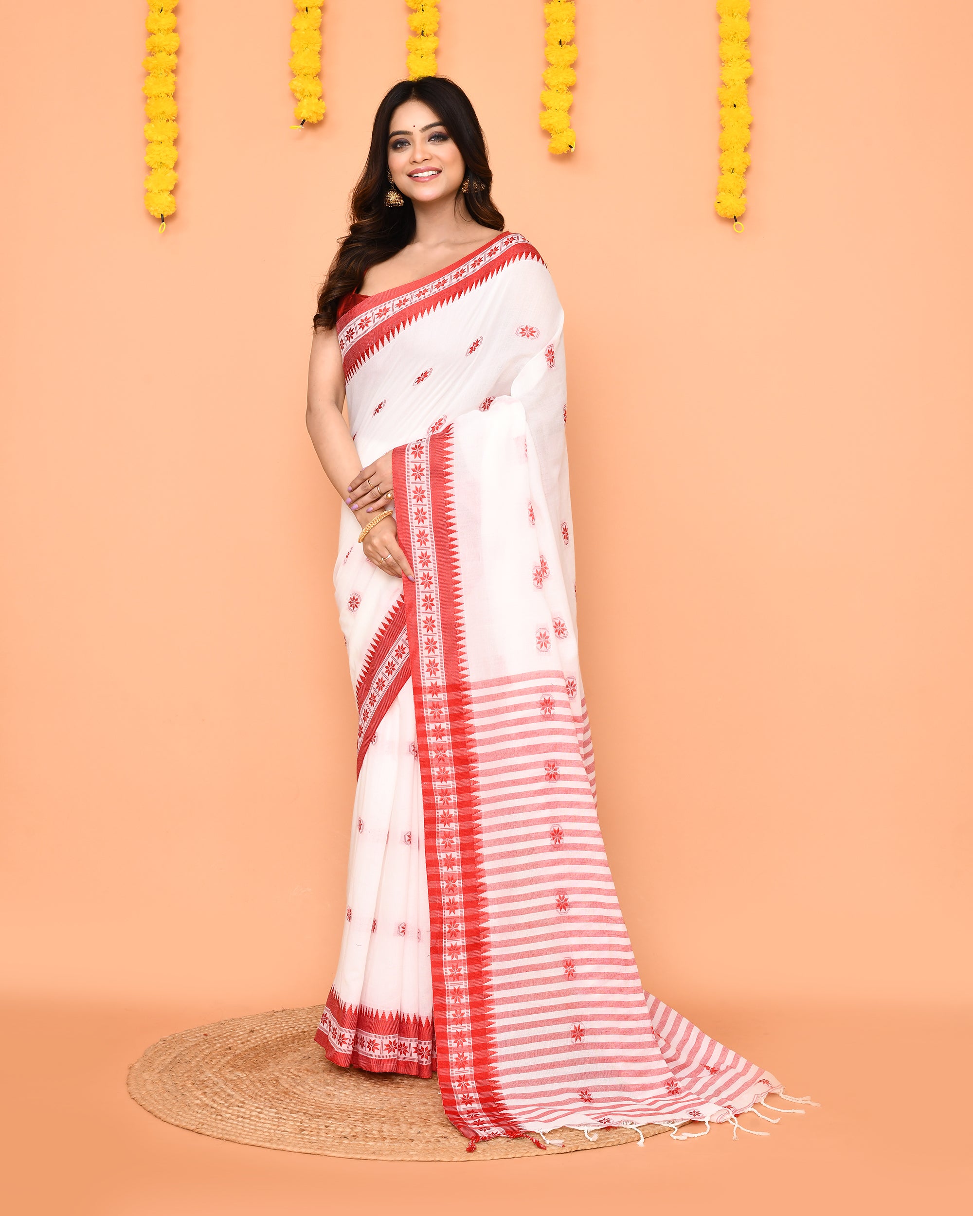 Piyari Fashion Women's White Cotton Handloom Saree