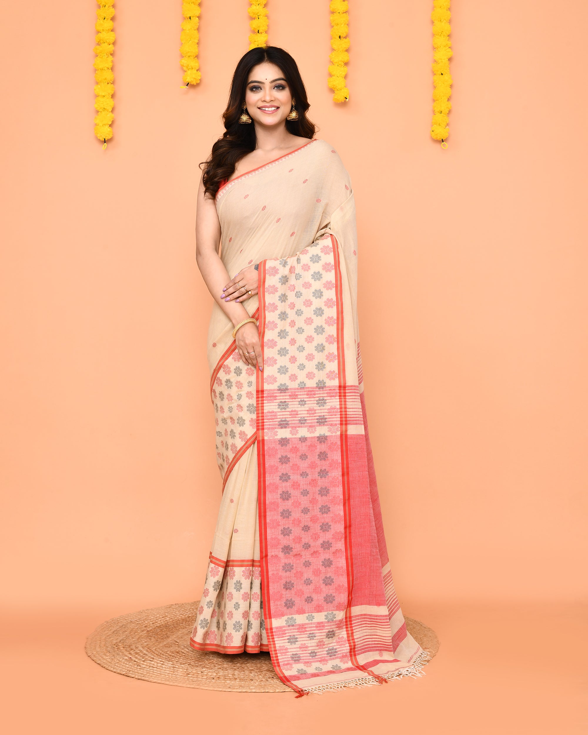 Piyari Fashion Women's Beige Cotton Handloom Saree With Tassels