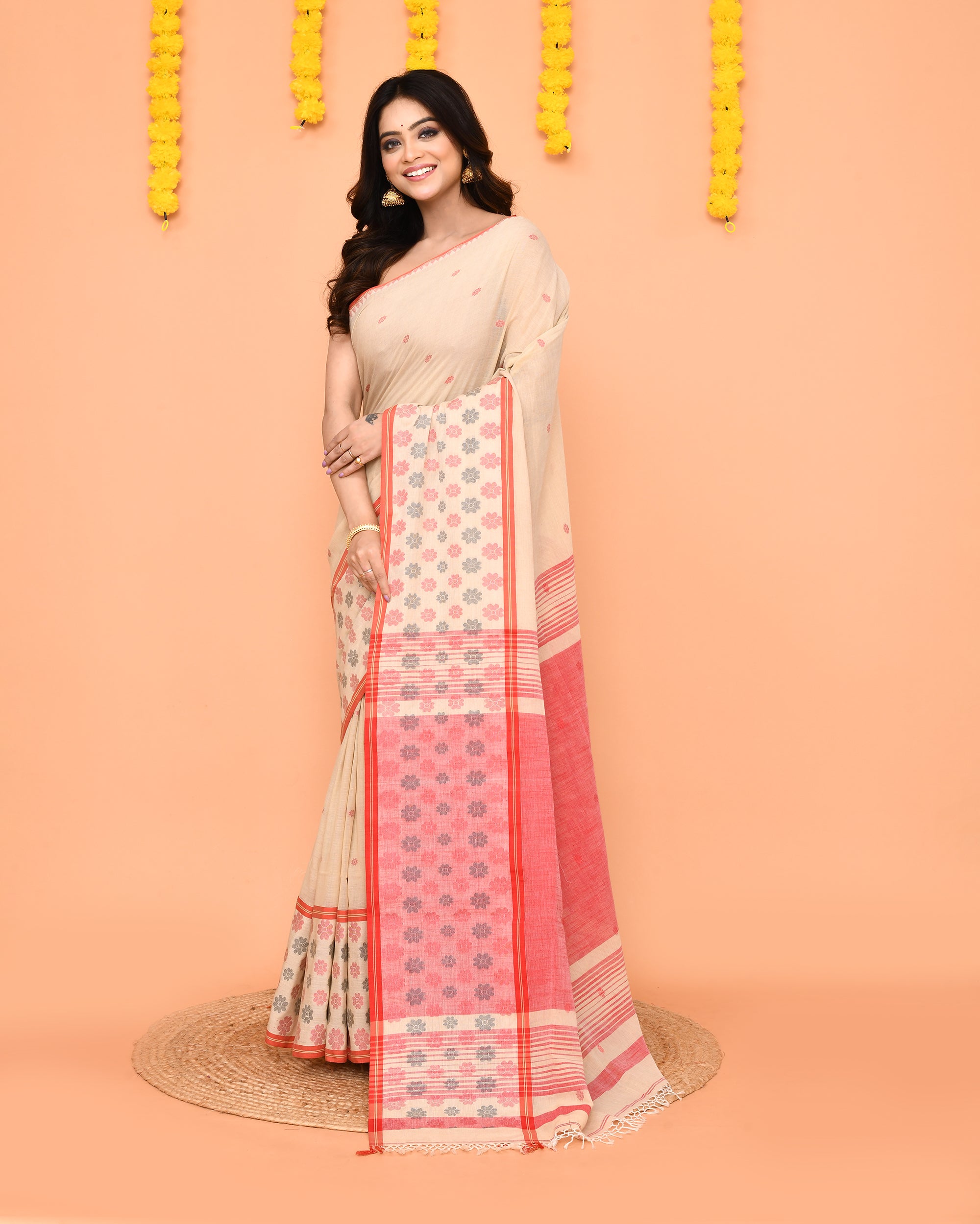 Piyari Fashion Women's Beige Cotton Handloom Saree With Tassels