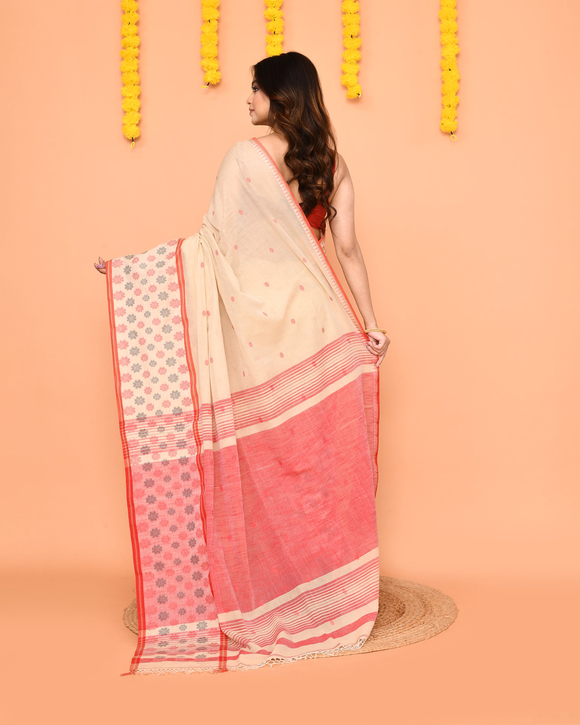 Piyari Fashion Women's Beige Cotton Handloom Saree With Tassels