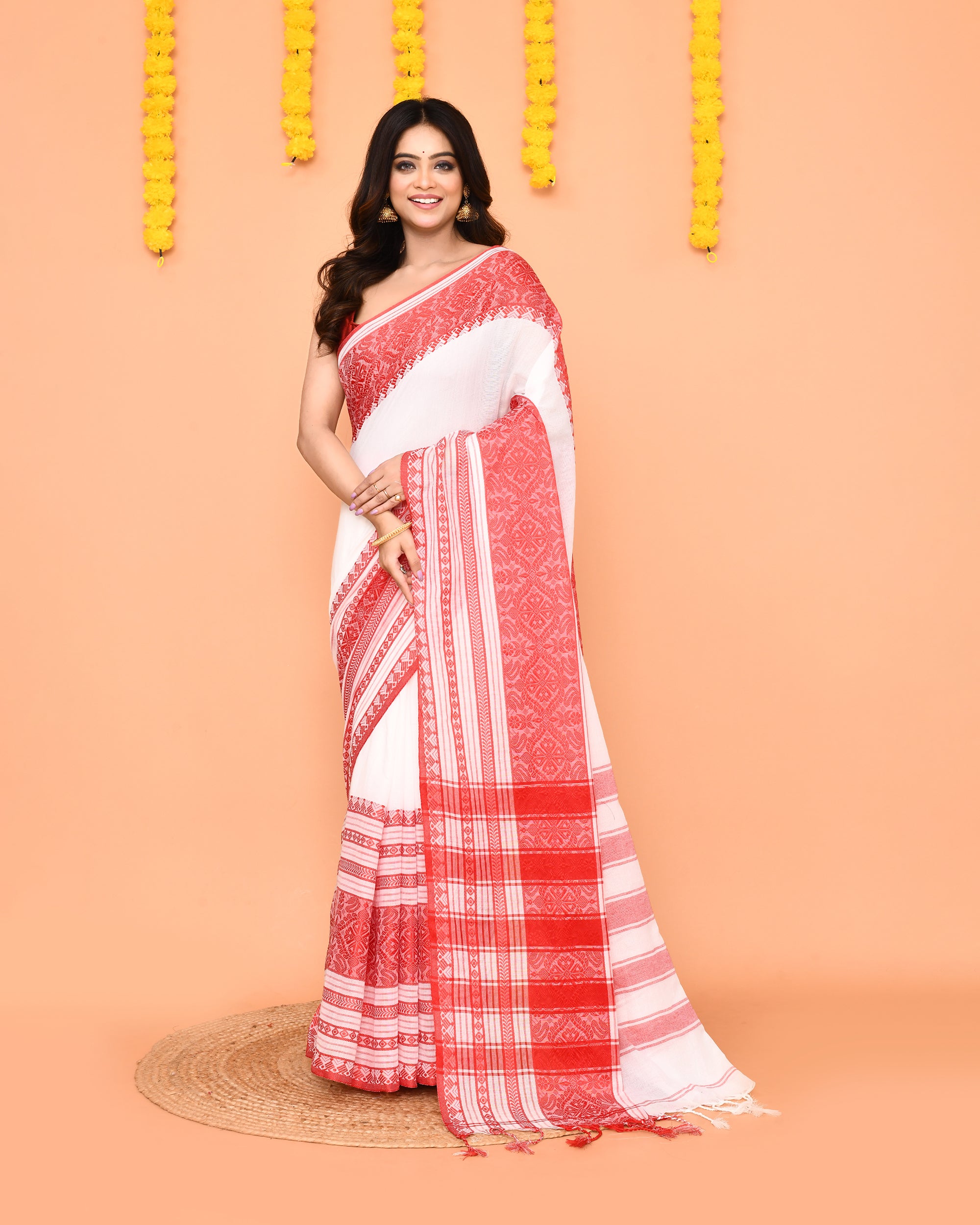 Piyari Fashion Women's White Cotton Handloom Saree