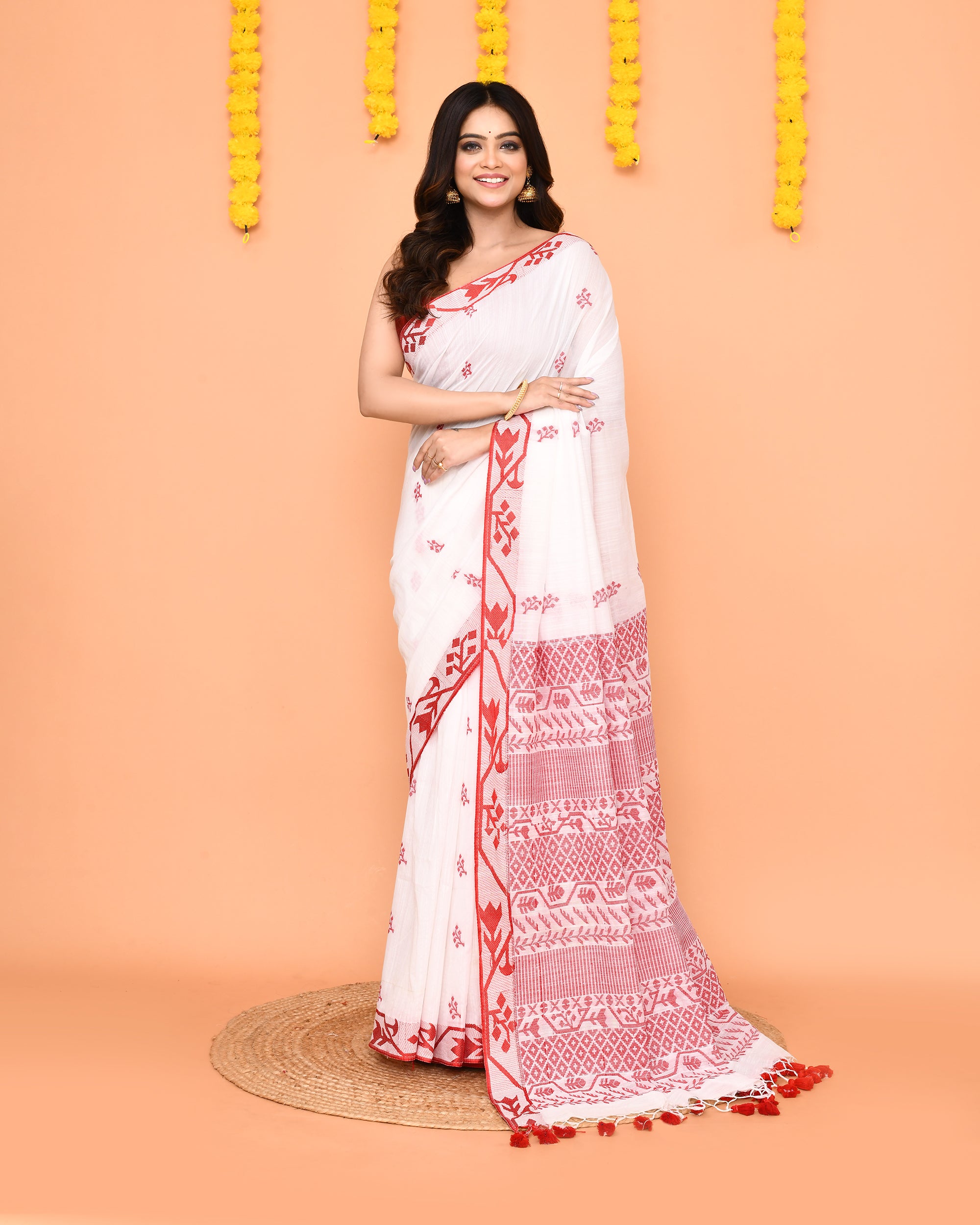 Piyari Fashion Women's White Cotton Handloom Saree With Tassels