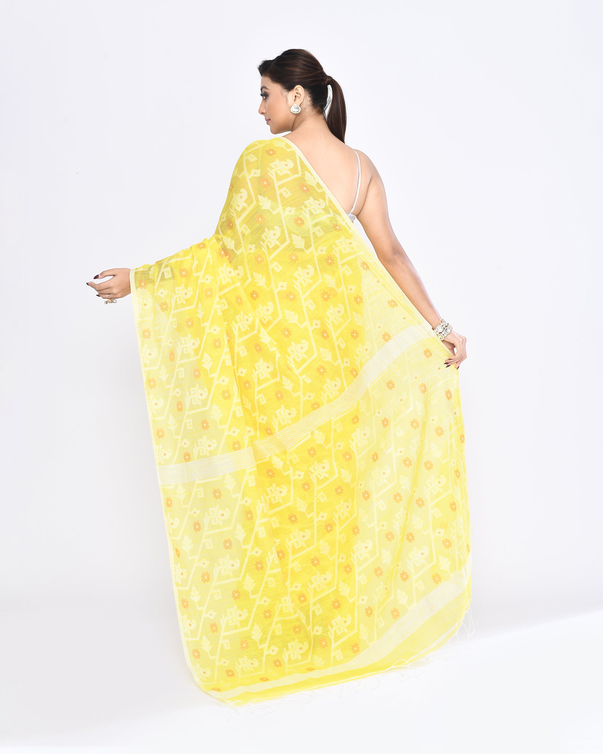 Piyari Fashion Women's Yellow Embellished Cotton Blend Jamdani Saree