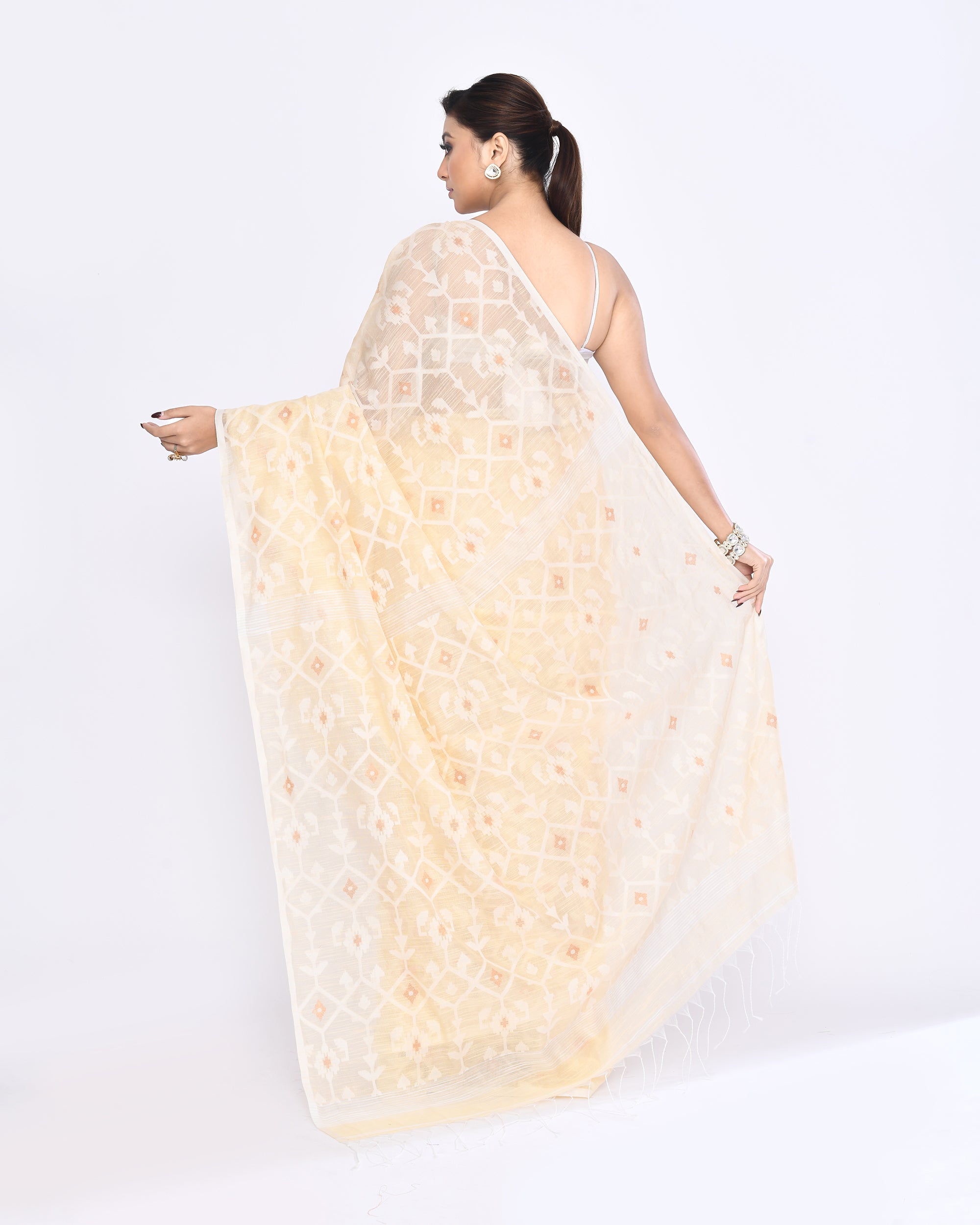 Piyari Fashion Women's Cream Embellished Cotton Blend Jamdani Saree