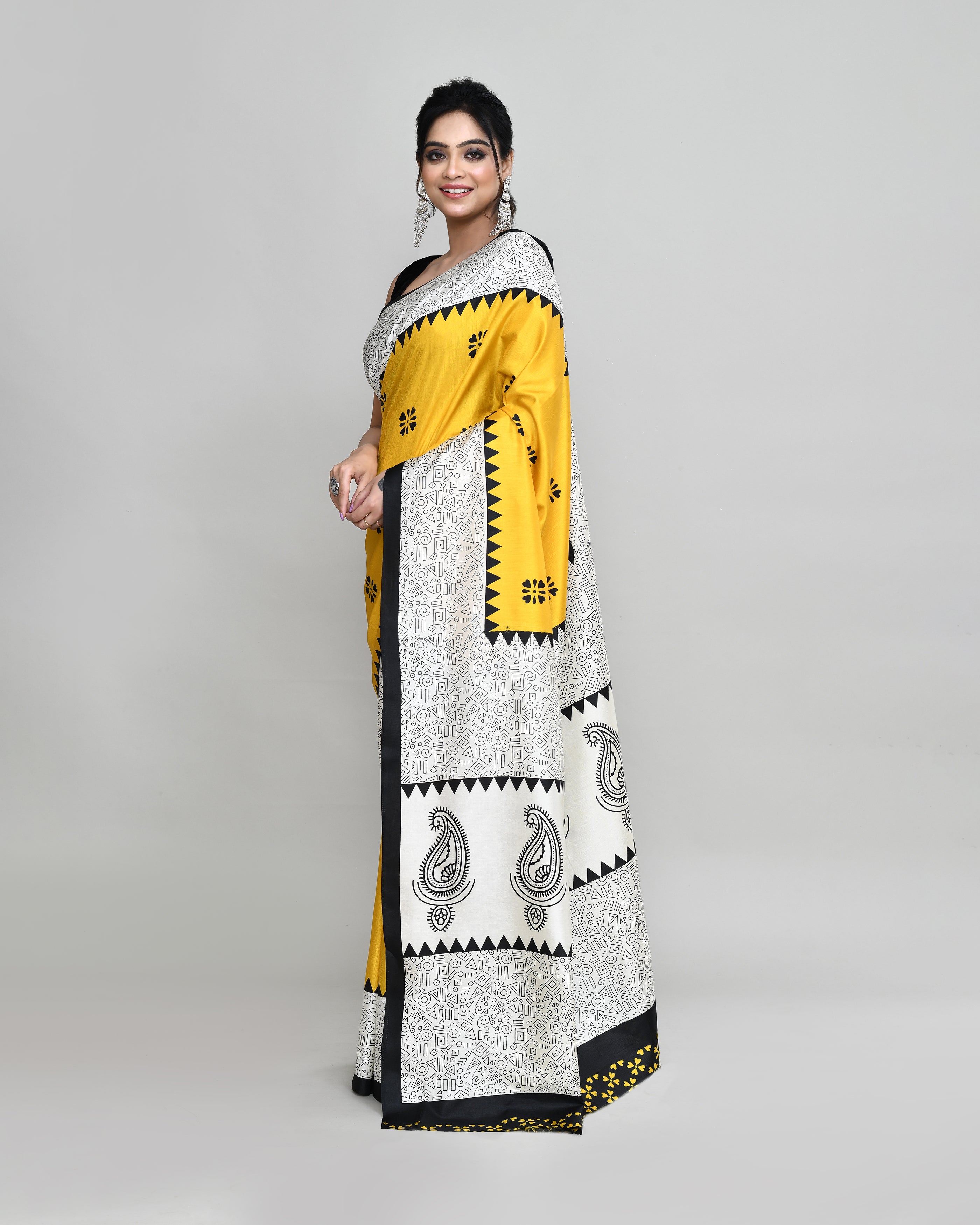 Piyari Fashion PIyari Fashion Golden Printed Saree With Blouse