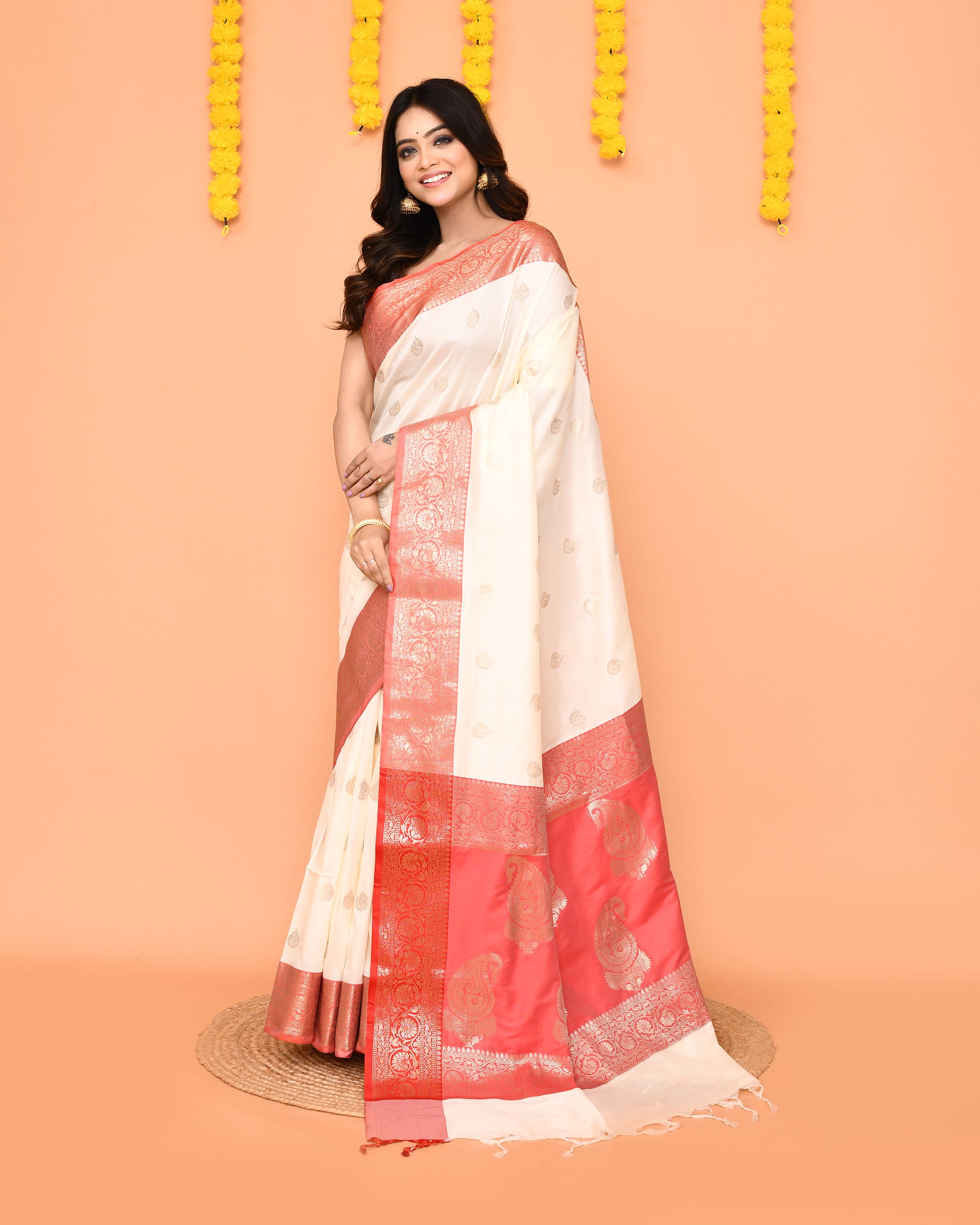 Piyari Fashion Women's Handloom Off White Bangalore Silk Saree With Zari Border