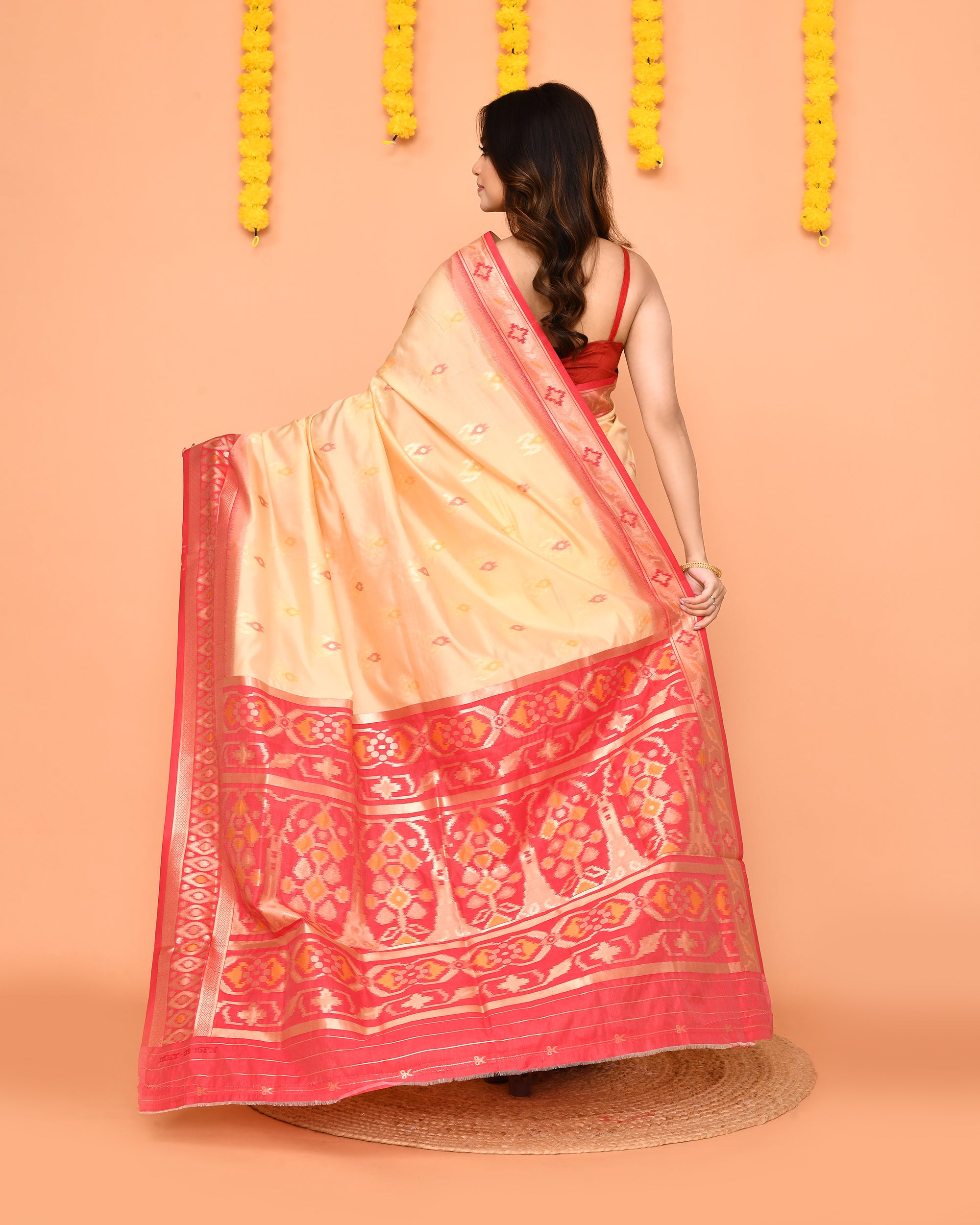 Piyari Fashion Women's Handloom Beige Bangalore Silk Saree With Zari Border
