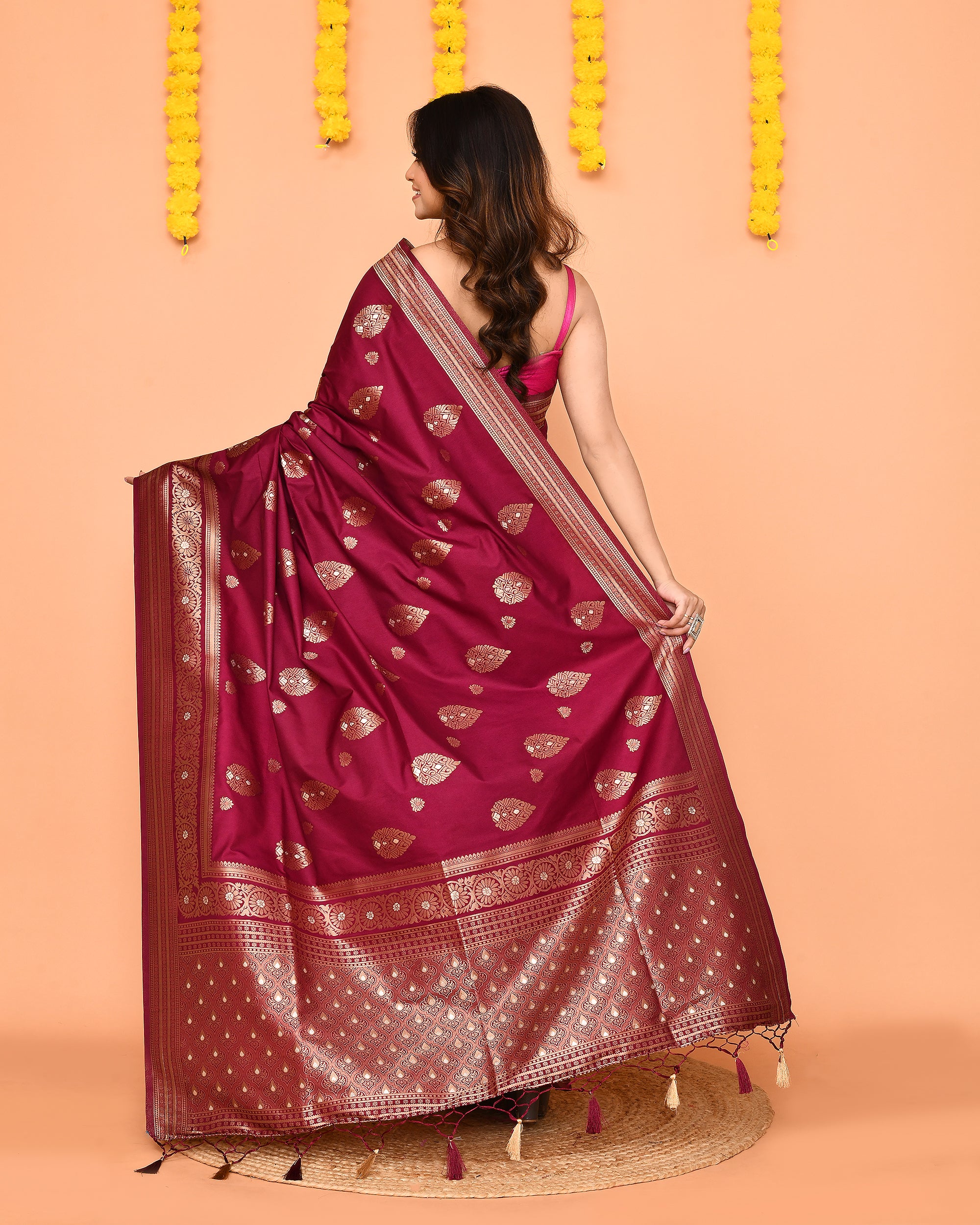 Piyari Fashion Women's Handloom Deep Magenta Bangalore Silk Saree With Zari Border