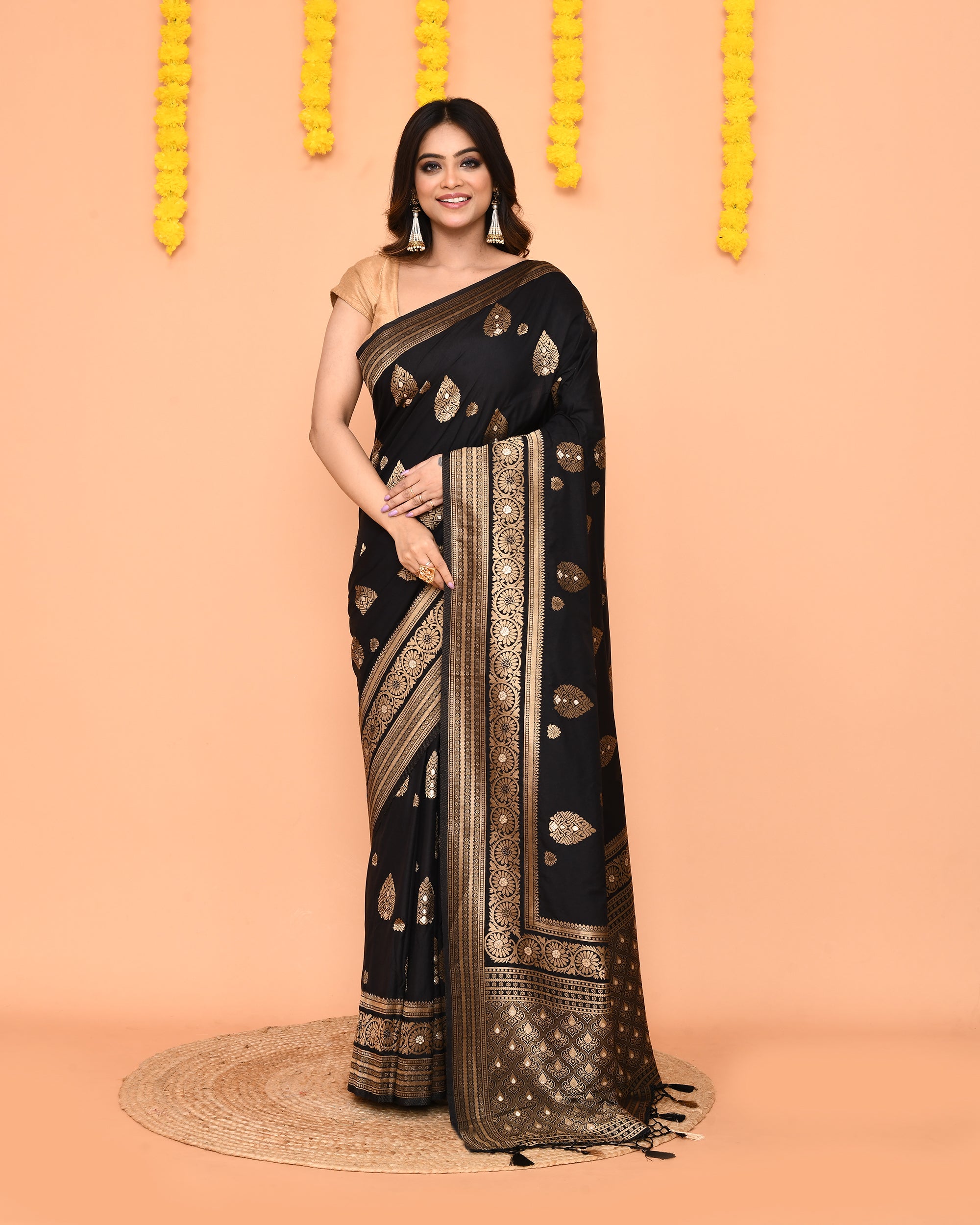 Piyari Fashion Women's Handloom Black Bangalore Silk Saree With Zari Border