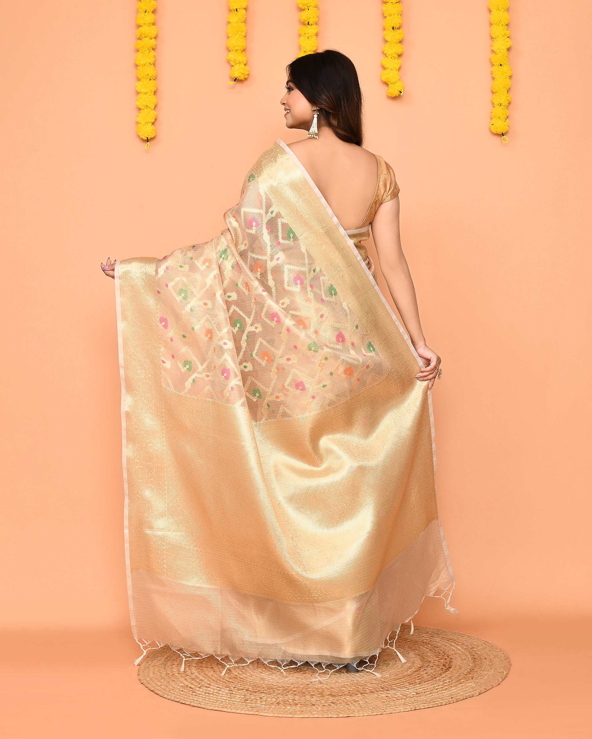 Piyari Fashion Women's Handloom Beige Bangalore Silk Saree With Zari Border