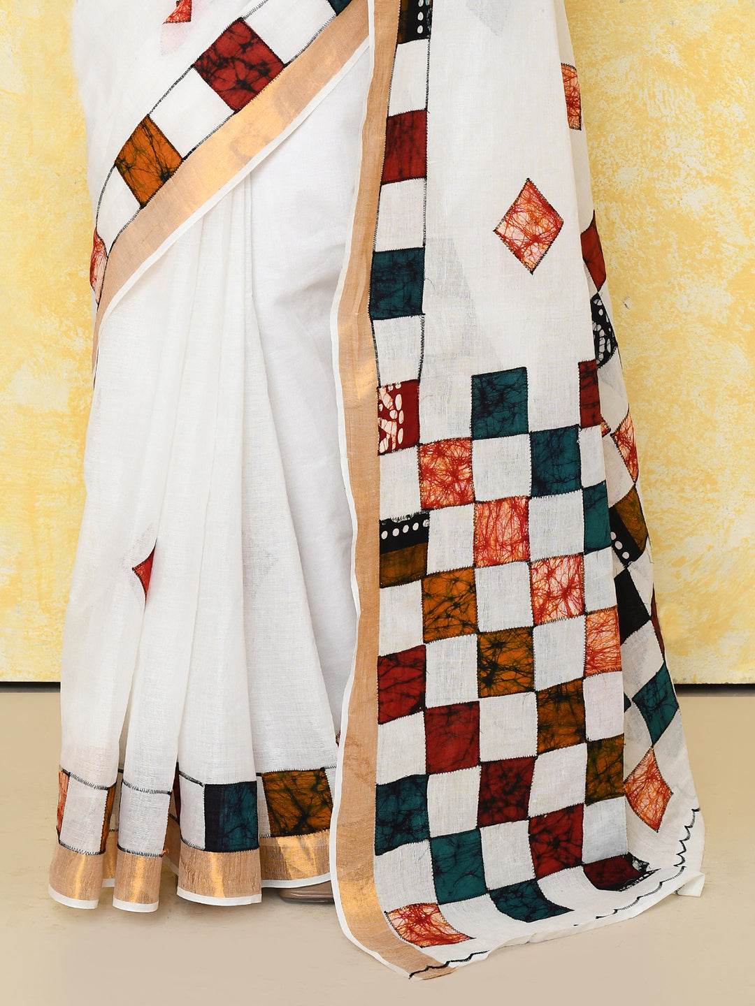 Piyari Fashion Women's White Exclusive Applique Saree With Blouse Piece