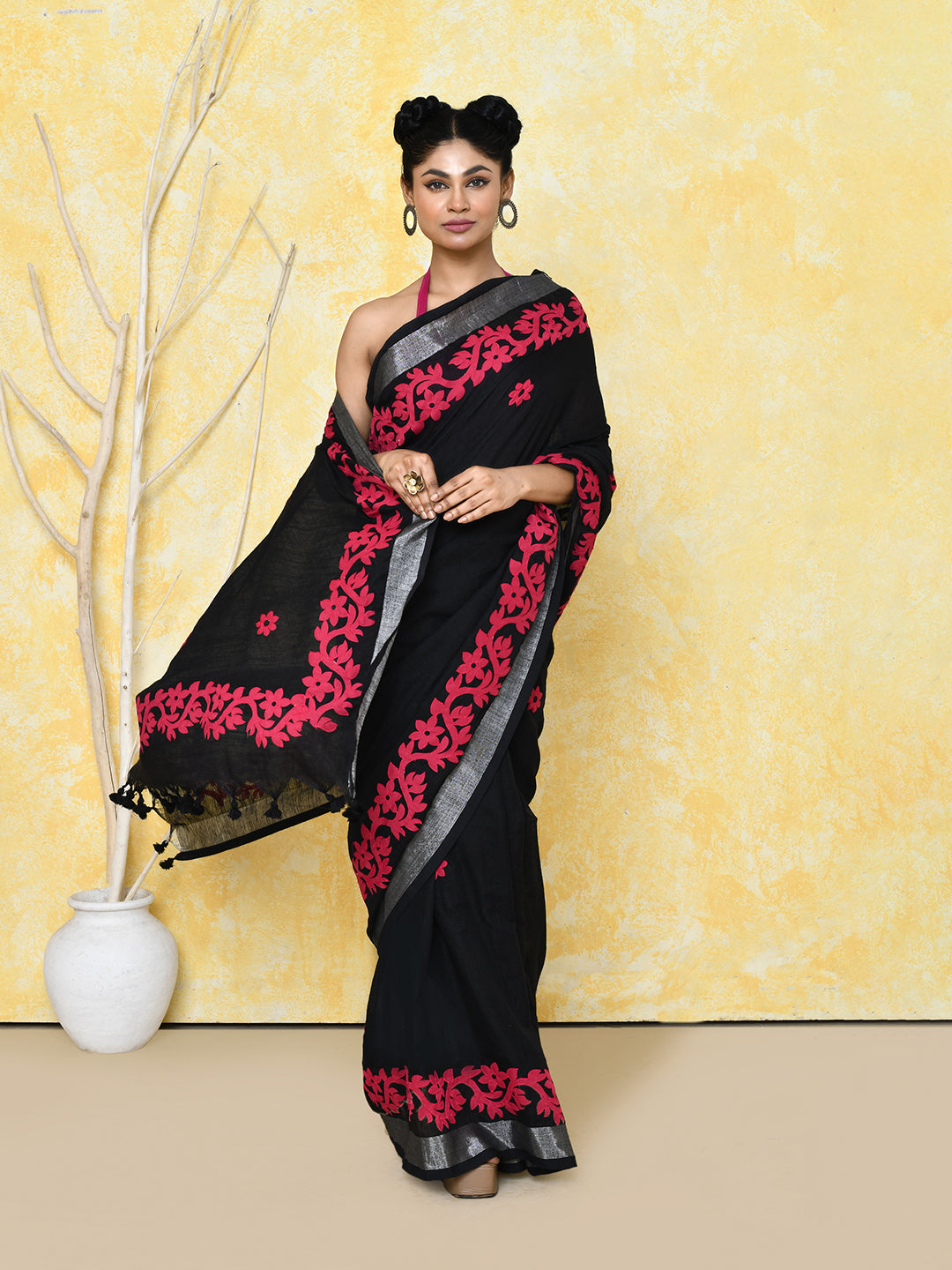 Piyari Fashion Women's Black Exclusive Applique Saree With Blouse Piece
