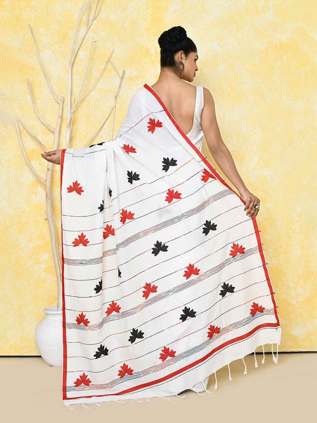 Piyari Fashion Women's White Exclusive Applique Saree With Blouse Piece