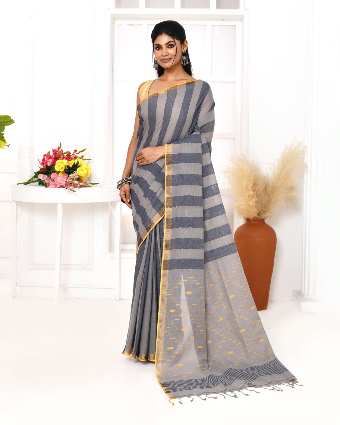 Piyari Fashion Women's Grey Cotton Handloom Jamdani Saree With Blouse