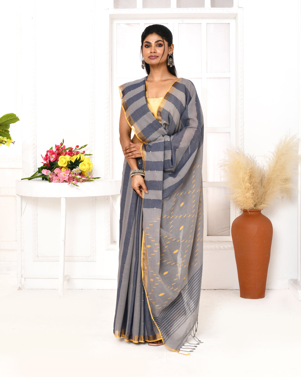 Piyari Fashion Women's Grey Cotton Handloom Jamdani Saree With Blouse