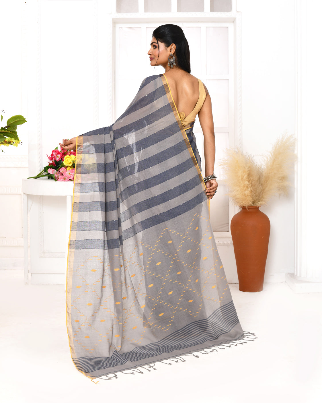 Piyari Fashion Women's Grey Cotton Handloom Jamdani Saree With Blouse