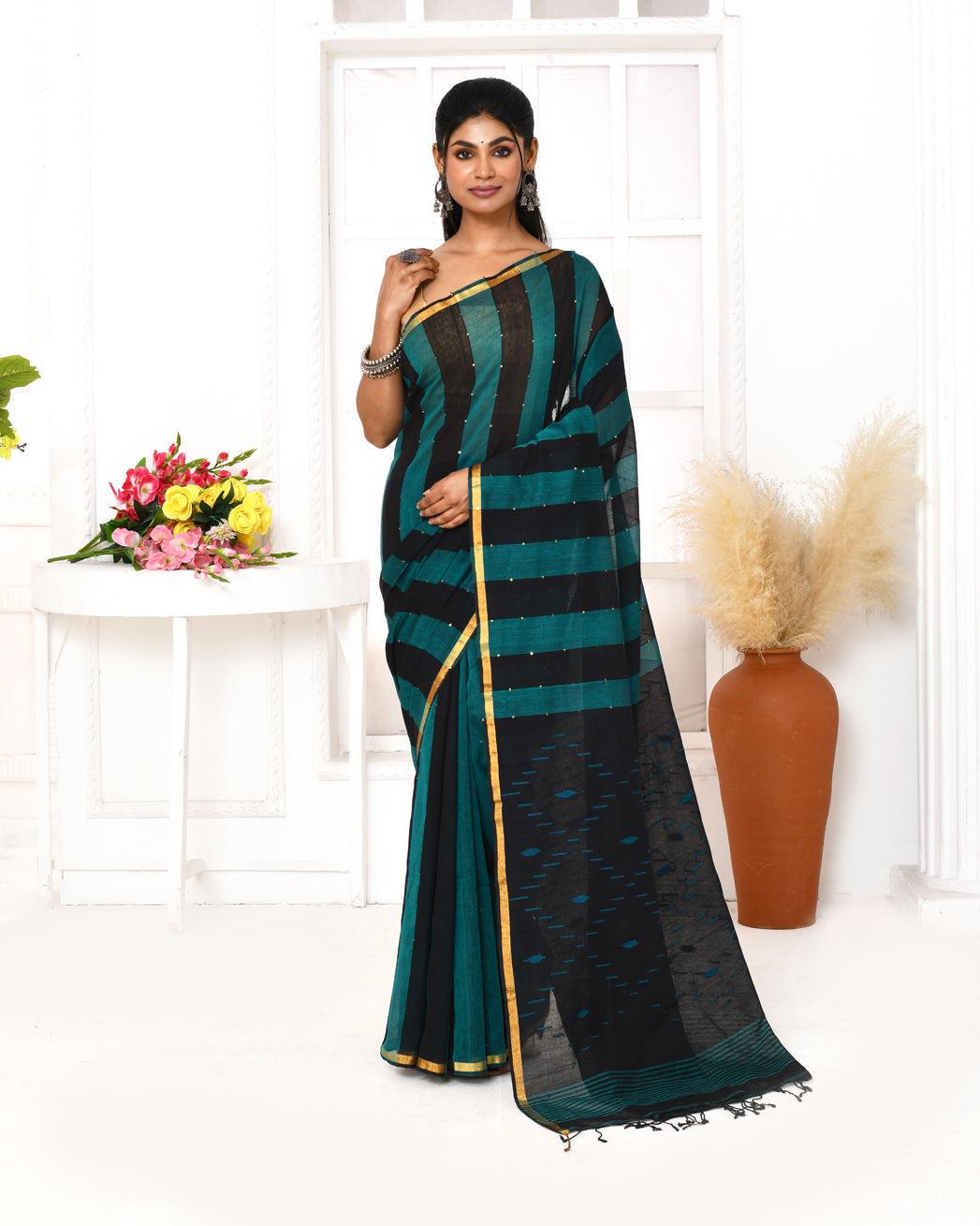 Piyari Fashion Women's Black Blue Cotton Handloom Jamdani Saree With Blouse