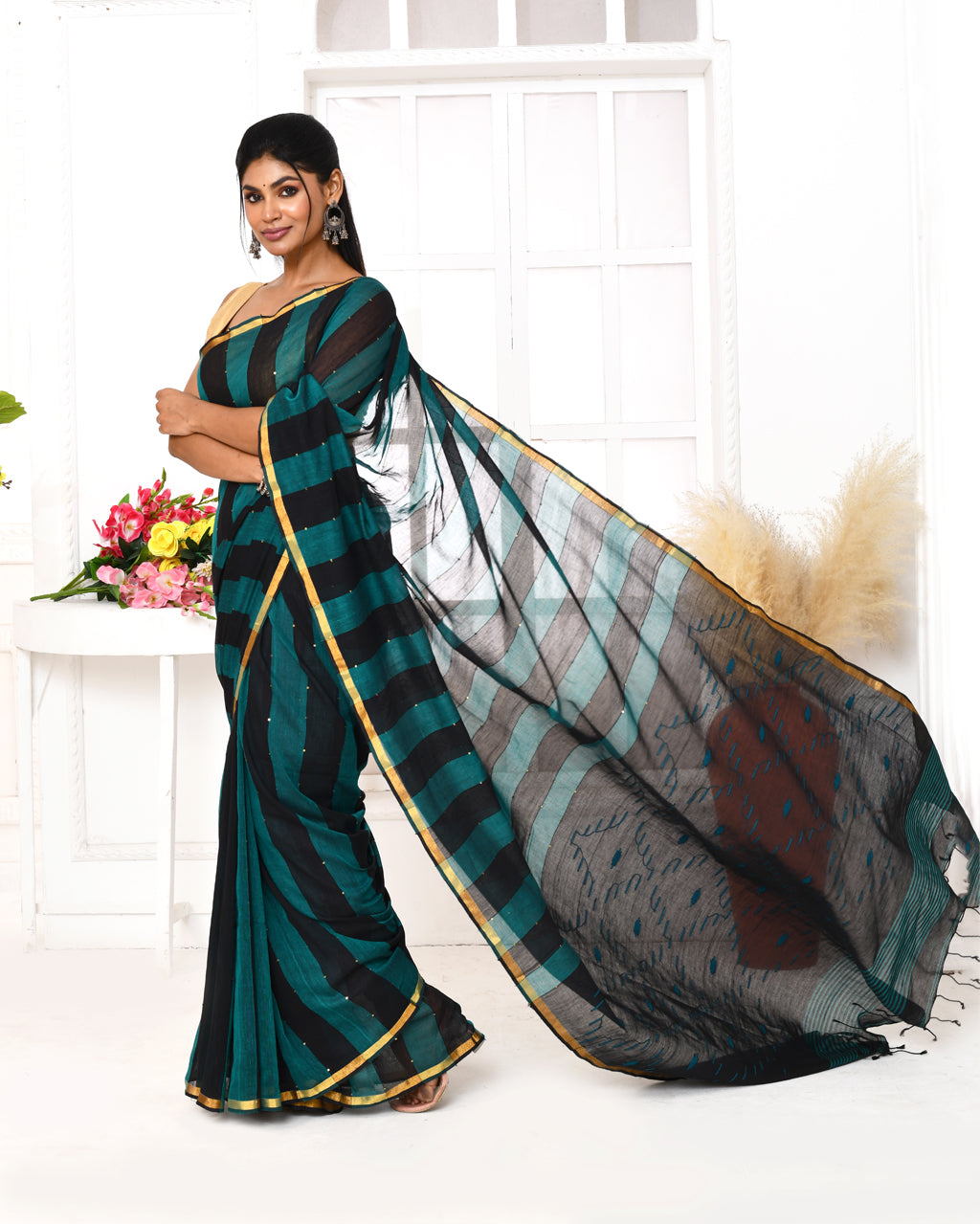 Piyari Fashion Women's Black Blue Cotton Handloom Jamdani Saree With Blouse