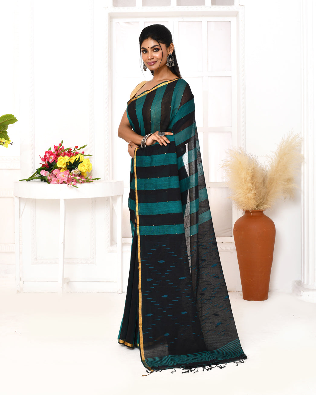 Piyari Fashion Women's Black Blue Cotton Handloom Jamdani Saree With Blouse