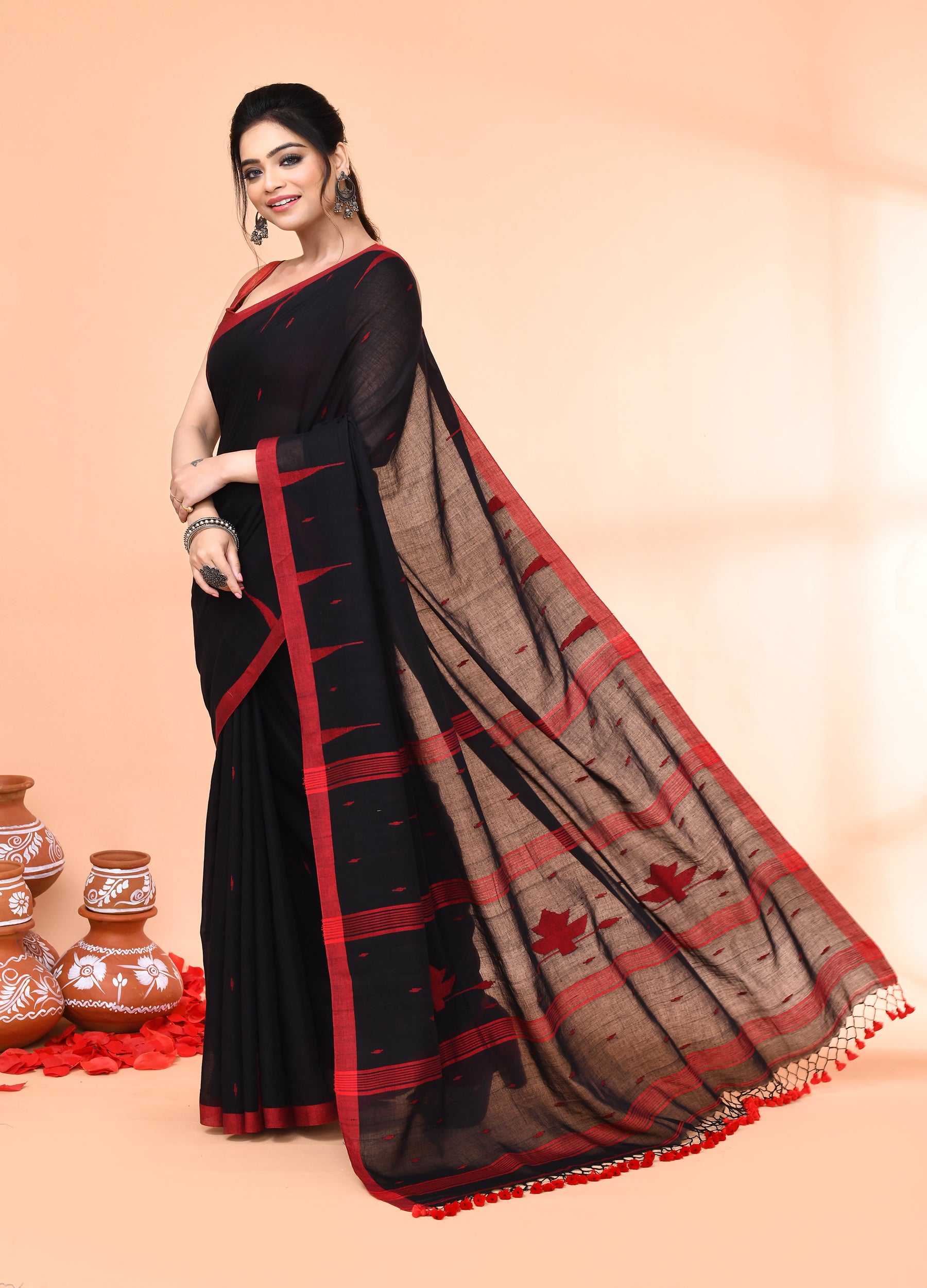 Piyari Fashion Women`s Black Mul Cotton Handloom Jamdani Saree With Blouse