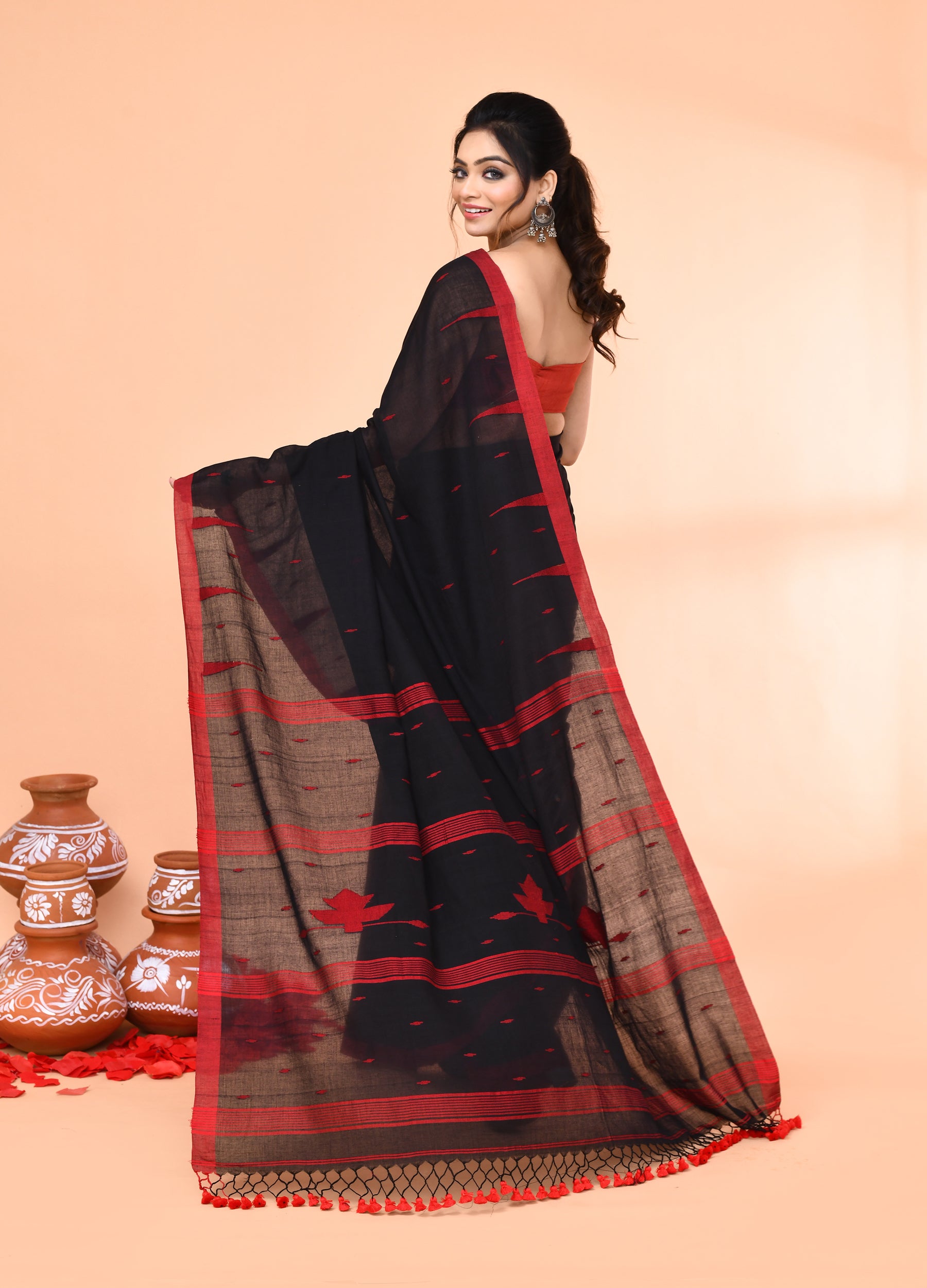 Piyari Fashion Women`s Black Mul Cotton Handloom Jamdani Saree With Blouse