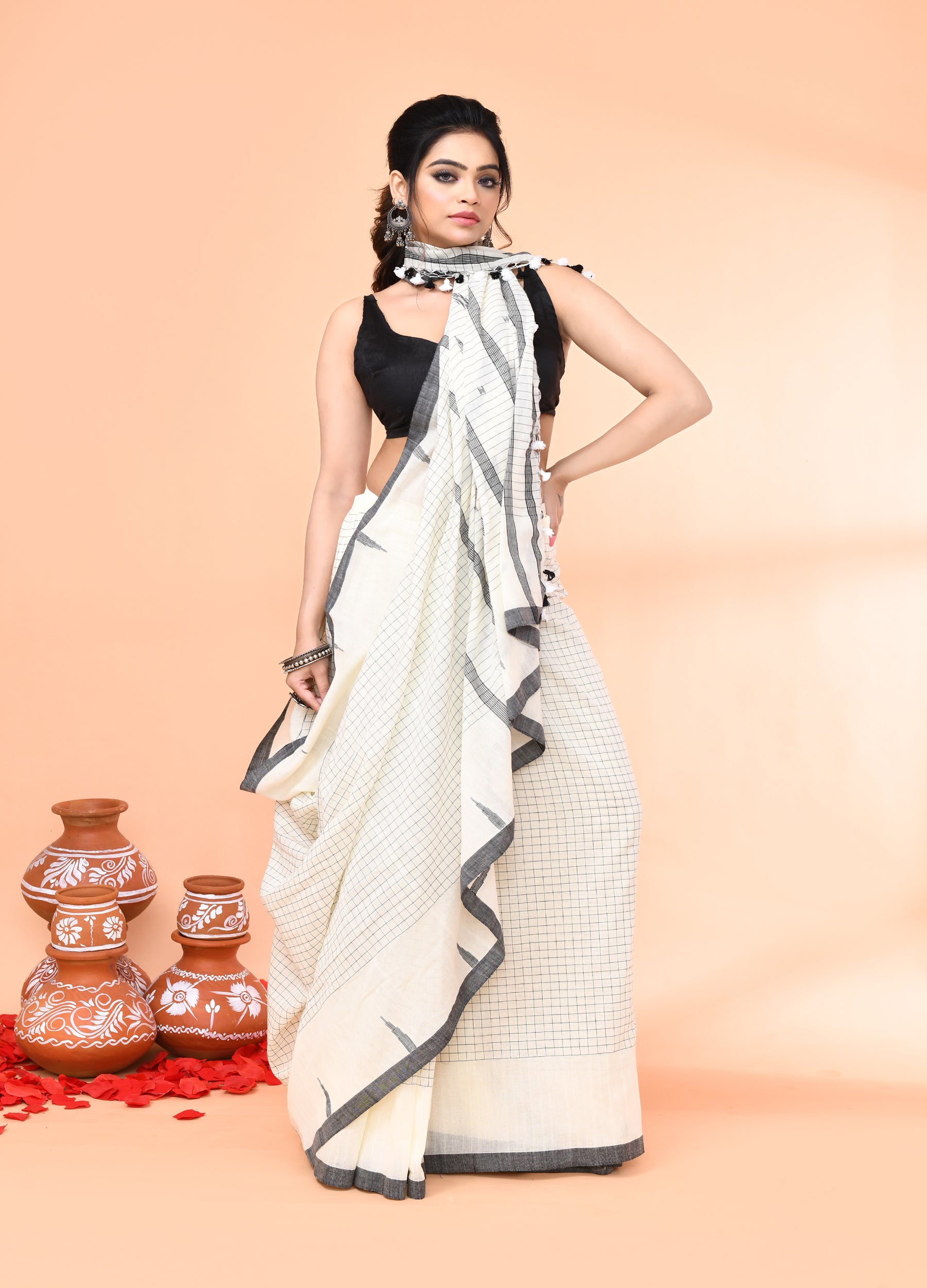 Piyari Fashion Women`s Off White Mul Cotton Handloom Jamdani Saree With Blouse