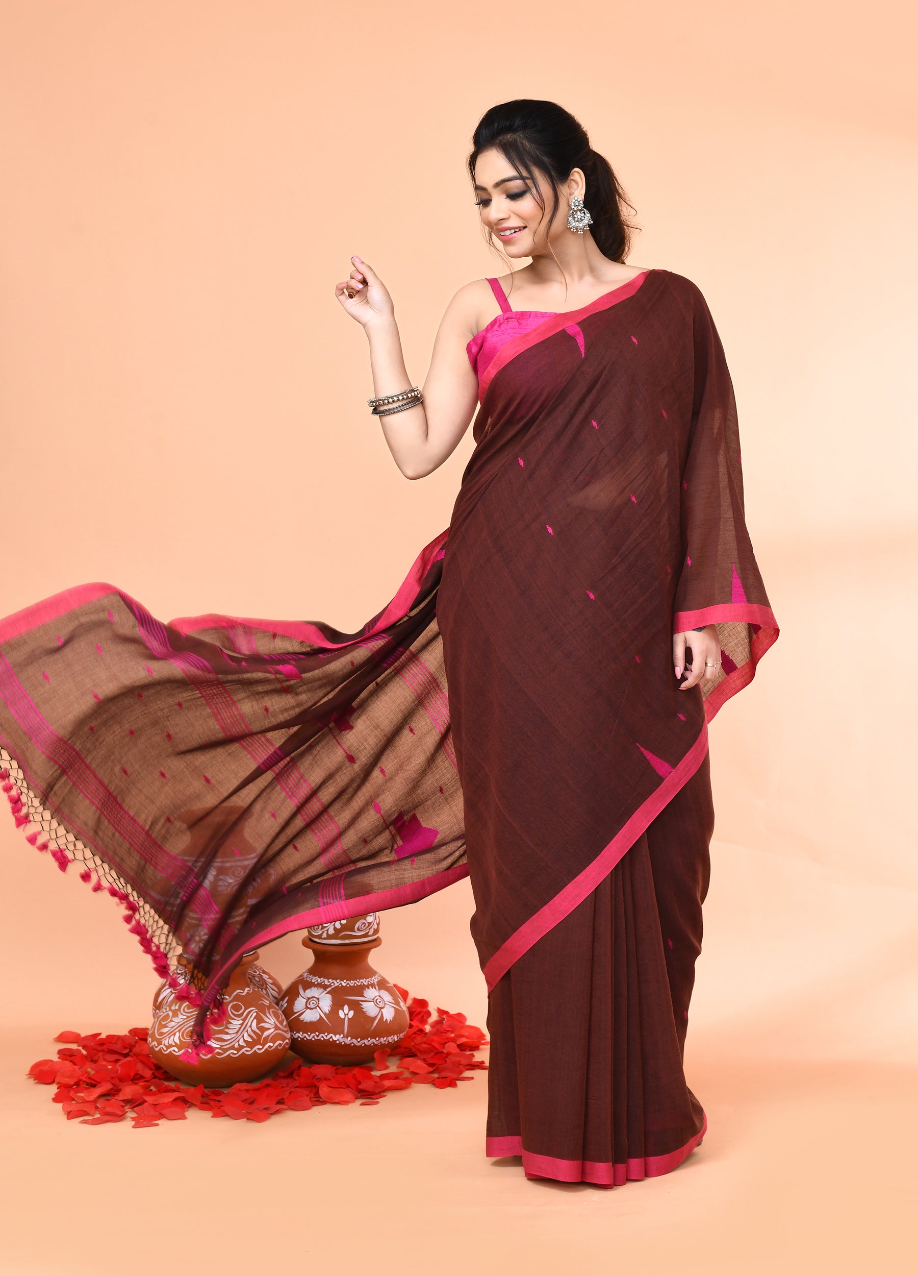 Piyari Fashion Women`s Brown Mul Cotton Handloom Jamdani Saree With Blouse