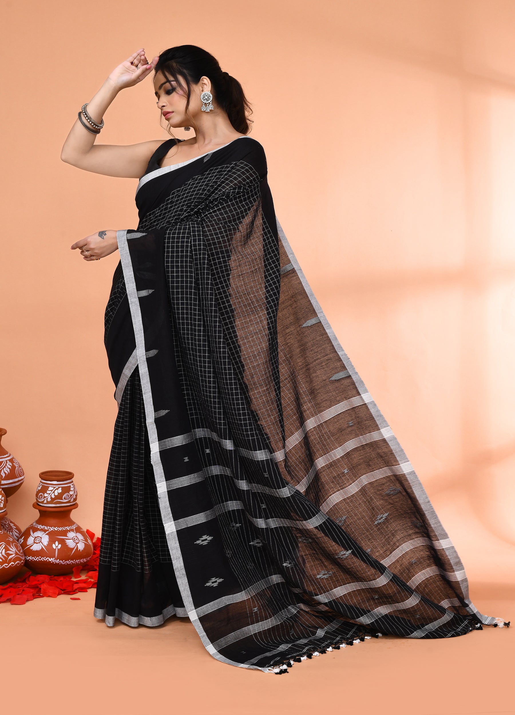 Piyari Fashion Women`s Black Mul Cotton Handloom Jamdani Saree With Blouse