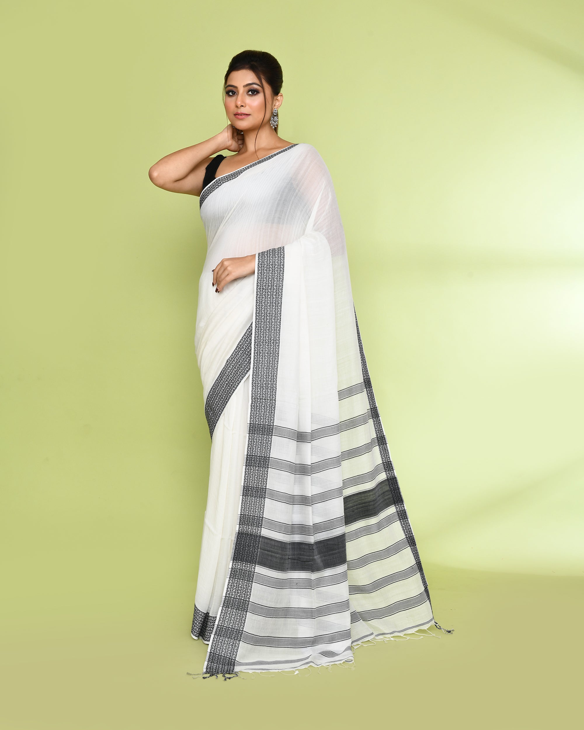 Piyari Fashion Women's White Embellished Cotton Saree
