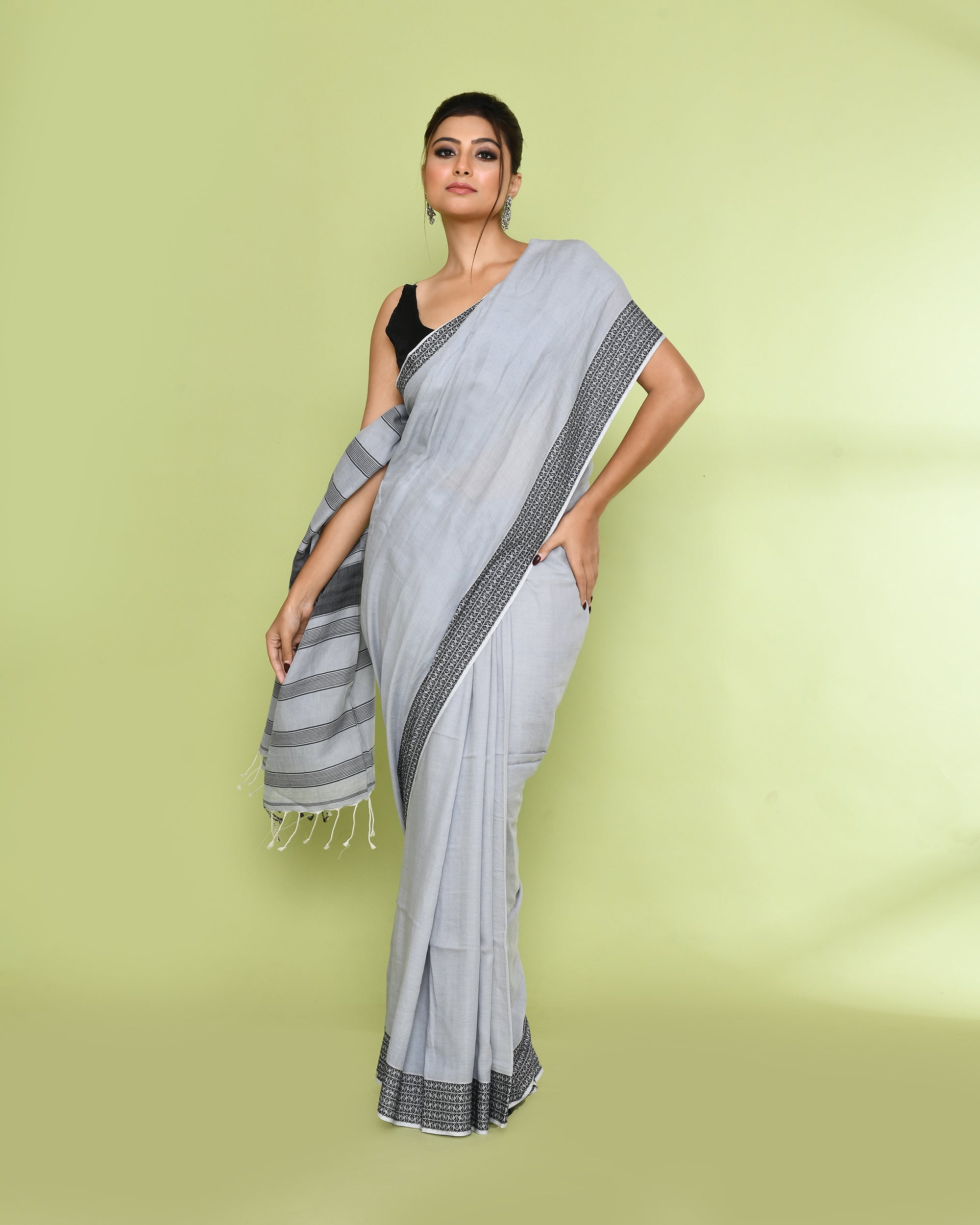 Piyari Fashion Women's Pearl Embellished Cotton Saree