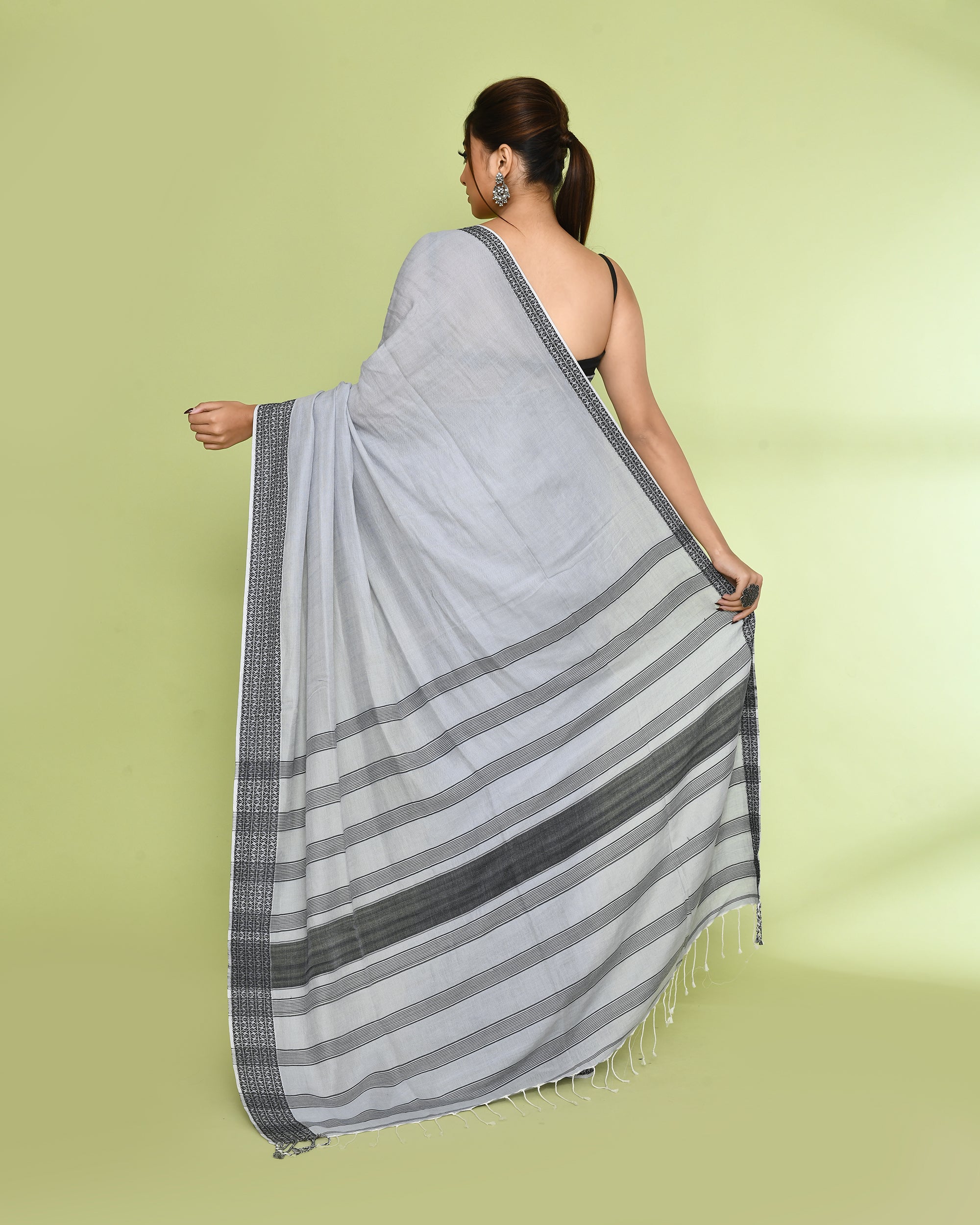 Piyari Fashion Women's Pearl Embellished Cotton Saree